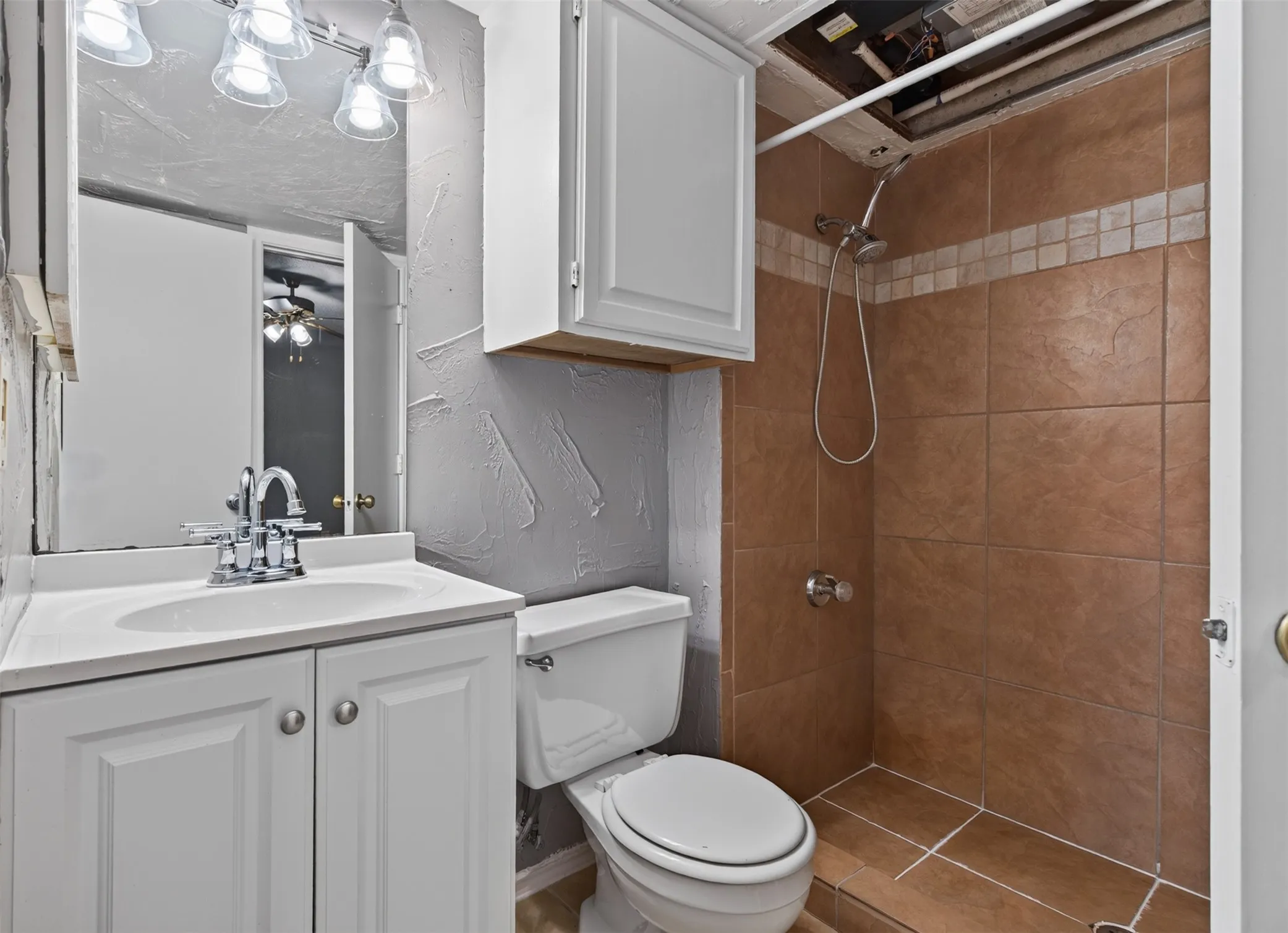 Condominium For Sale in Tarrant County , 2301 Balsam Drive M210, Arlington, Texas 76006, 2 Bedroom, 2 Bathroom, Garage spaces, 1,031 Sqft, built in 1983, mls#21399519, Real Estate Agent in Arlington, Homes For Sale in Tarrant county, Homes For Sale in Arlington, Realtor in Arlington Texas, Real Estate Brokerage Independent Realty Texas, Luminita Cordes Realtor
