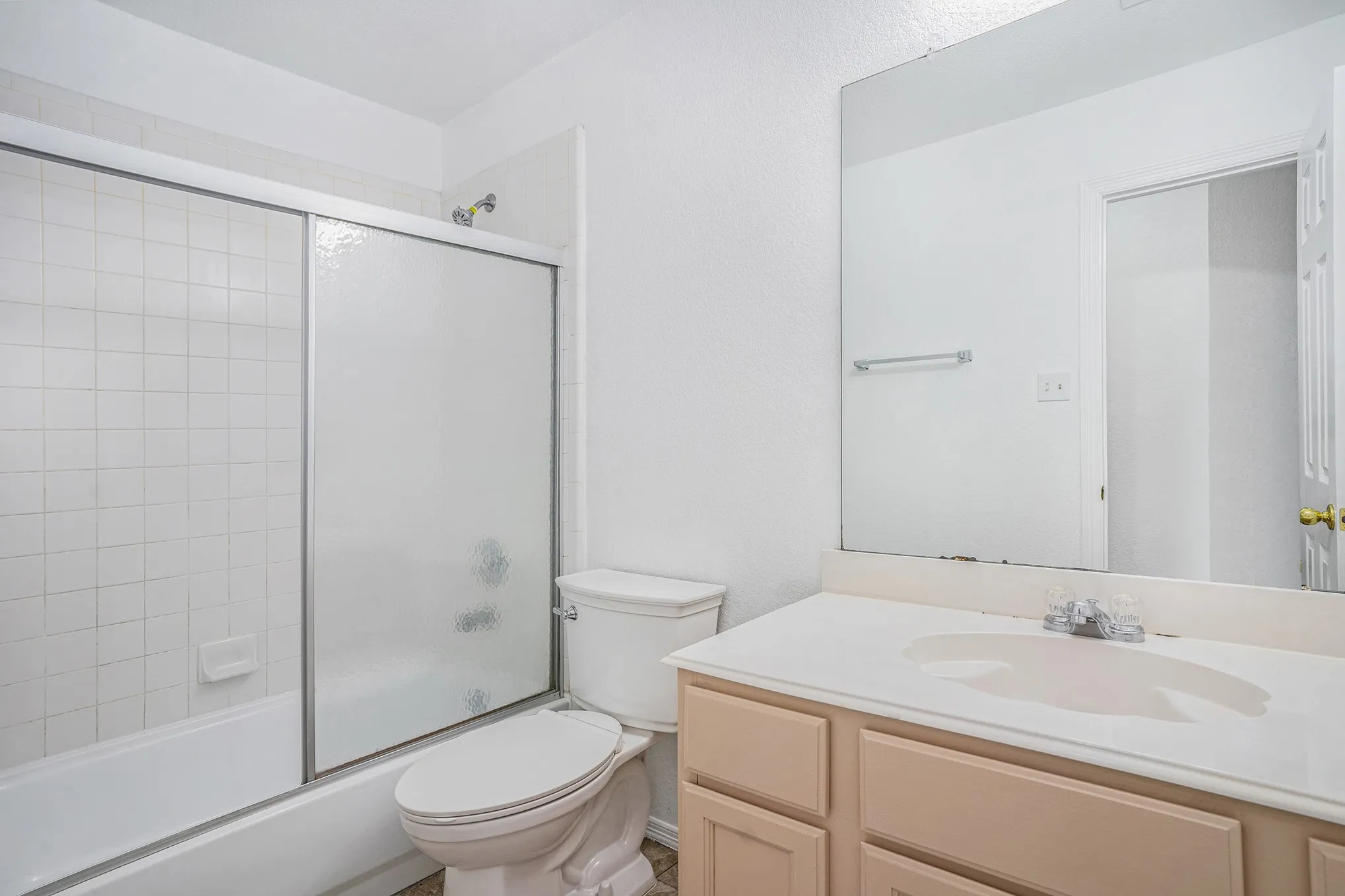 Single Family Residence For Rent in Tarrant County , 4712 Shorewood Drive, Arlington, Texas 76016, 3 Bedroom, 2 Bathroom, 2 Garage spaces, 1,834 Sqft, built in 1997, mls#21402628, Real Estate Agent in Arlington, Homes For Rent in Tarrant county, Homes For Rent in Arlington, Realtor in Arlington Texas, Real Estate Brokerage Independent Realty Texas, Luminita Cordes Realtor