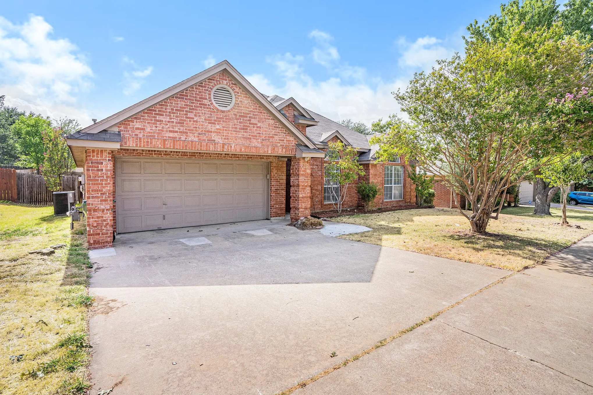 Single Family Residence For Rent in Tarrant County , 4712 Shorewood Drive, Arlington, Texas 76016, 3 Bedroom, 2 Bathroom, 2 Garage spaces, 1,834 Sqft, built in 1997, mls#21402628, Real Estate Agent in Arlington, Homes For Rent in Tarrant county, Homes For Rent in Arlington, Realtor in Arlington Texas, Real Estate Brokerage Independent Realty Texas, Luminita Cordes Realtor