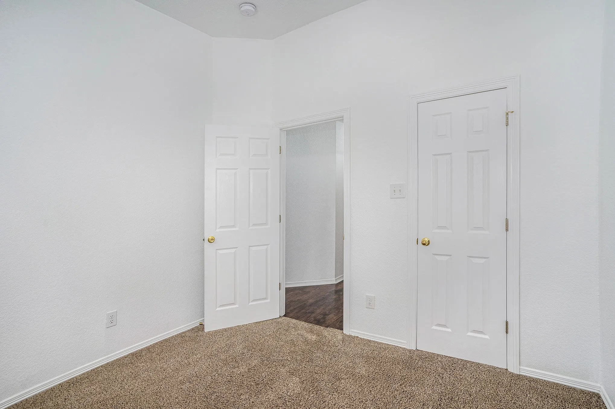 Single Family Residence For Rent in Tarrant County , 4712 Shorewood Drive, Arlington, Texas 76016, 3 Bedroom, 2 Bathroom, 2 Garage spaces, 1,834 Sqft, built in 1997, mls#21402628, Real Estate Agent in Arlington, Homes For Rent in Tarrant county, Homes For Rent in Arlington, Realtor in Arlington Texas, Real Estate Brokerage Independent Realty Texas, Luminita Cordes Realtor