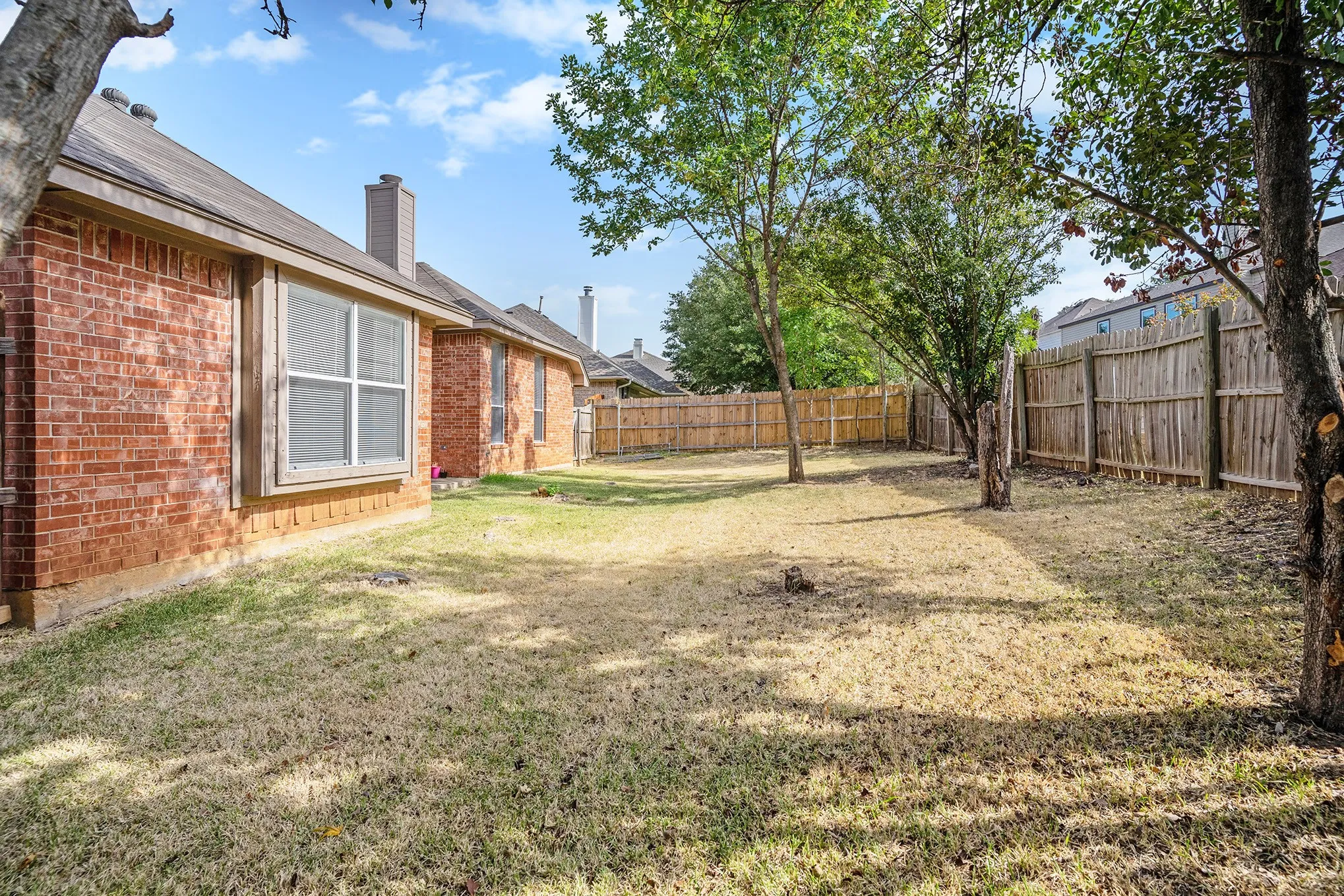 Single Family Residence For Rent in Tarrant County , 4712 Shorewood Drive, Arlington, Texas 76016, 3 Bedroom, 2 Bathroom, 2 Garage spaces, 1,834 Sqft, built in 1997, mls#21402628, Real Estate Agent in Arlington, Homes For Rent in Tarrant county, Homes For Rent in Arlington, Realtor in Arlington Texas, Real Estate Brokerage Independent Realty Texas, Luminita Cordes Realtor