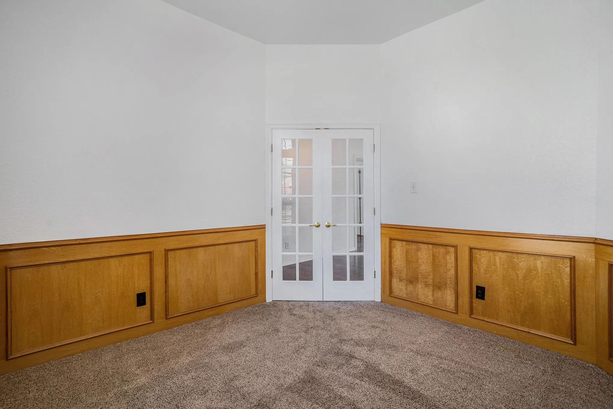 Single Family Residence For Rent in Tarrant County , 4712 Shorewood Drive, Arlington, Texas 76016, 3 Bedroom, 2 Bathroom, 2 Garage spaces, 1,834 Sqft, built in 1997, mls#21402628, Real Estate Agent in Arlington, Homes For Rent in Tarrant county, Homes For Rent in Arlington, Realtor in Arlington Texas, Real Estate Brokerage Independent Realty Texas, Luminita Cordes Realtor