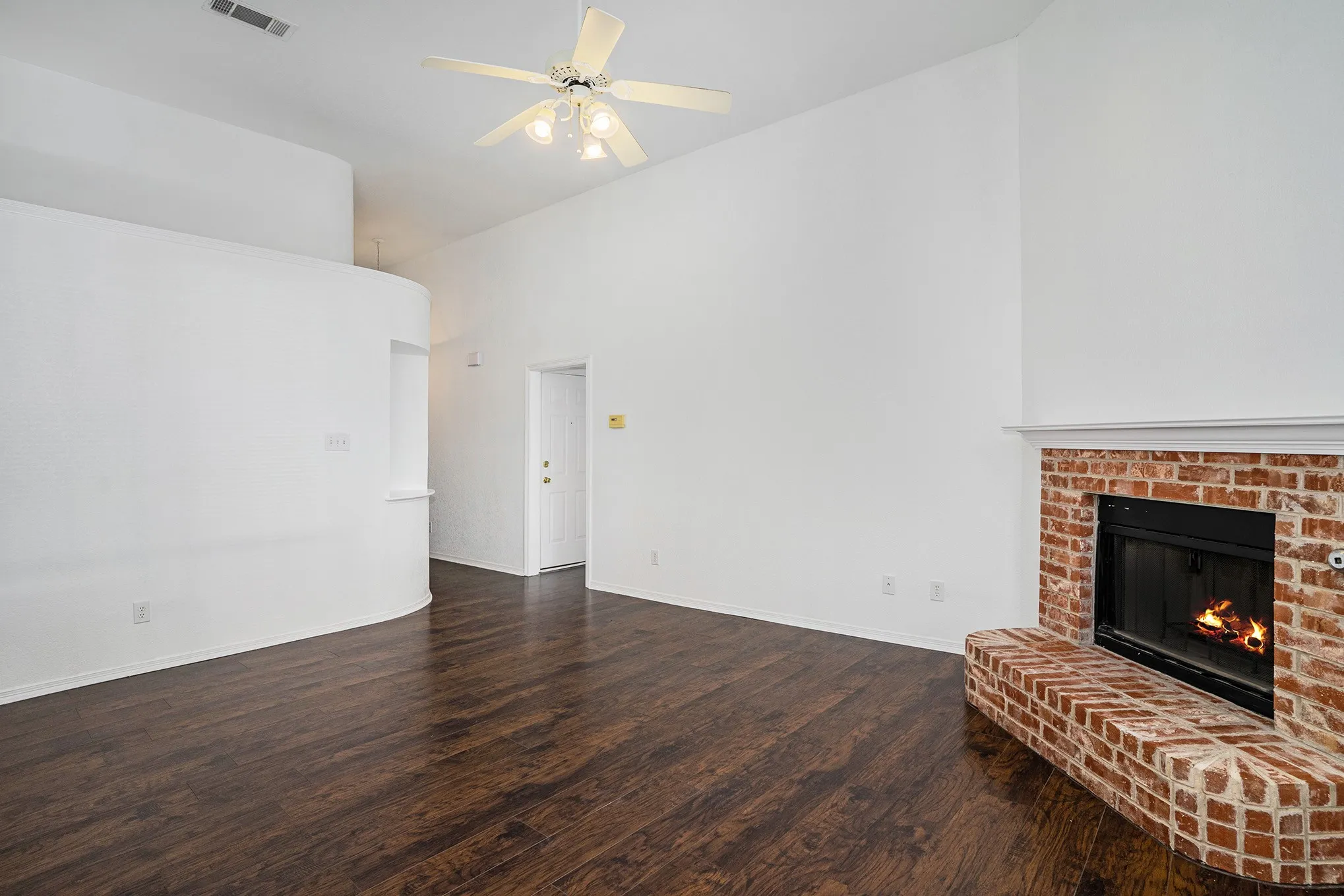 Single Family Residence For Rent in Tarrant County , 4712 Shorewood Drive, Arlington, Texas 76016, 3 Bedroom, 2 Bathroom, 2 Garage spaces, 1,834 Sqft, built in 1997, mls#21402628, Real Estate Agent in Arlington, Homes For Rent in Tarrant county, Homes For Rent in Arlington, Realtor in Arlington Texas, Real Estate Brokerage Independent Realty Texas, Luminita Cordes Realtor