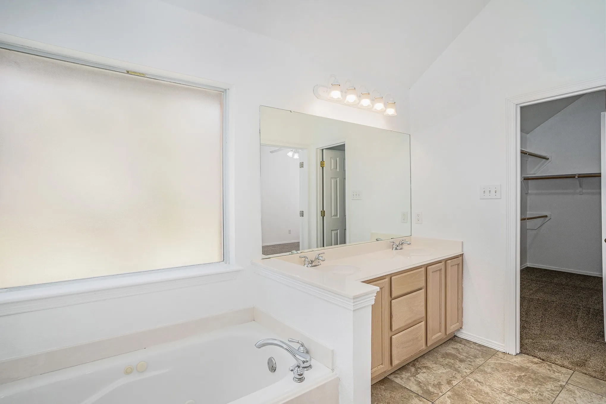 Single Family Residence For Rent in Tarrant County , 4712 Shorewood Drive, Arlington, Texas 76016, 3 Bedroom, 2 Bathroom, 2 Garage spaces, 1,834 Sqft, built in 1997, mls#21402628, Real Estate Agent in Arlington, Homes For Rent in Tarrant county, Homes For Rent in Arlington, Realtor in Arlington Texas, Real Estate Brokerage Independent Realty Texas, Luminita Cordes Realtor
