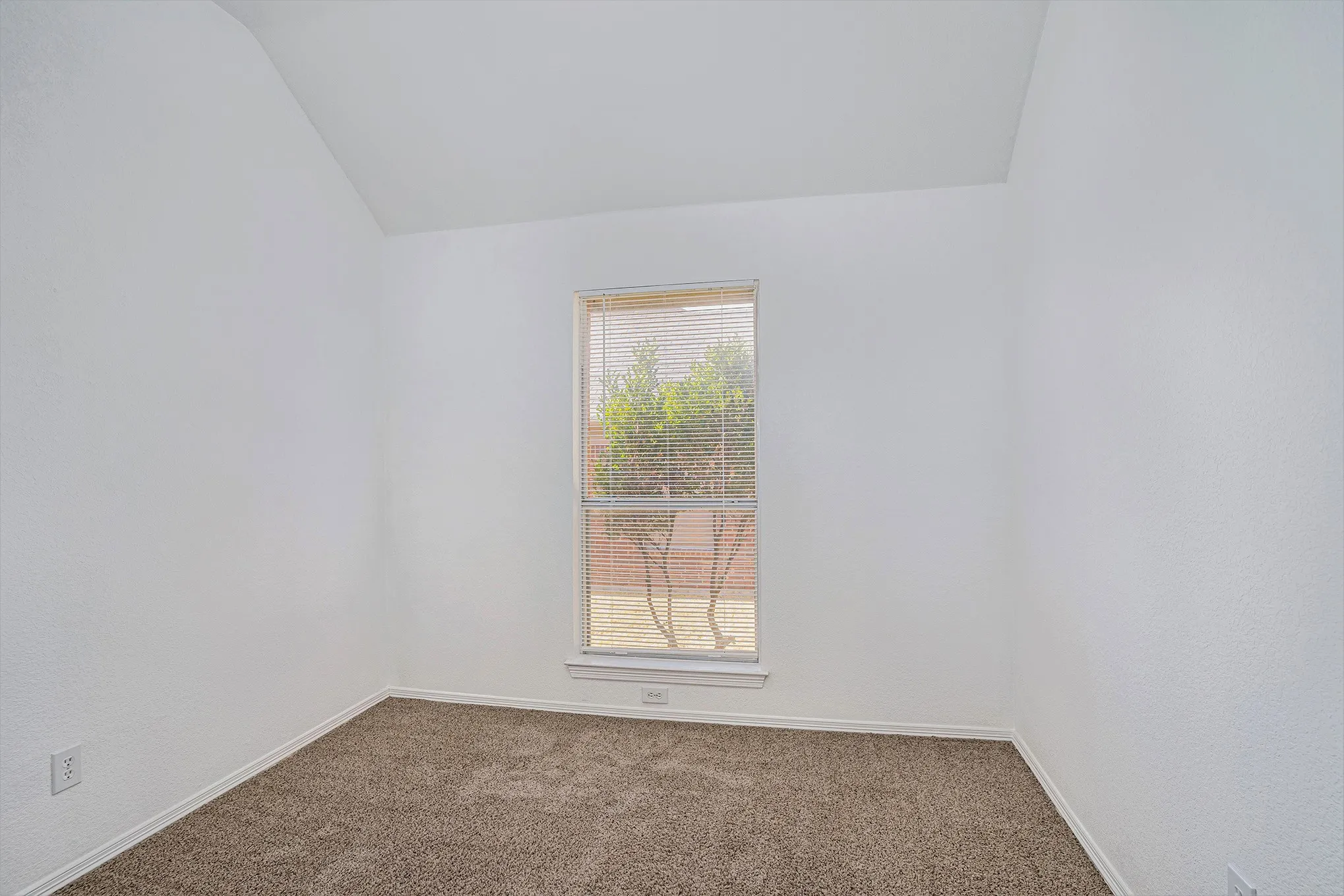 Single Family Residence For Rent in Tarrant County , 4712 Shorewood Drive, Arlington, Texas 76016, 3 Bedroom, 2 Bathroom, 2 Garage spaces, 1,834 Sqft, built in 1997, mls#21402628, Real Estate Agent in Arlington, Homes For Rent in Tarrant county, Homes For Rent in Arlington, Realtor in Arlington Texas, Real Estate Brokerage Independent Realty Texas, Luminita Cordes Realtor