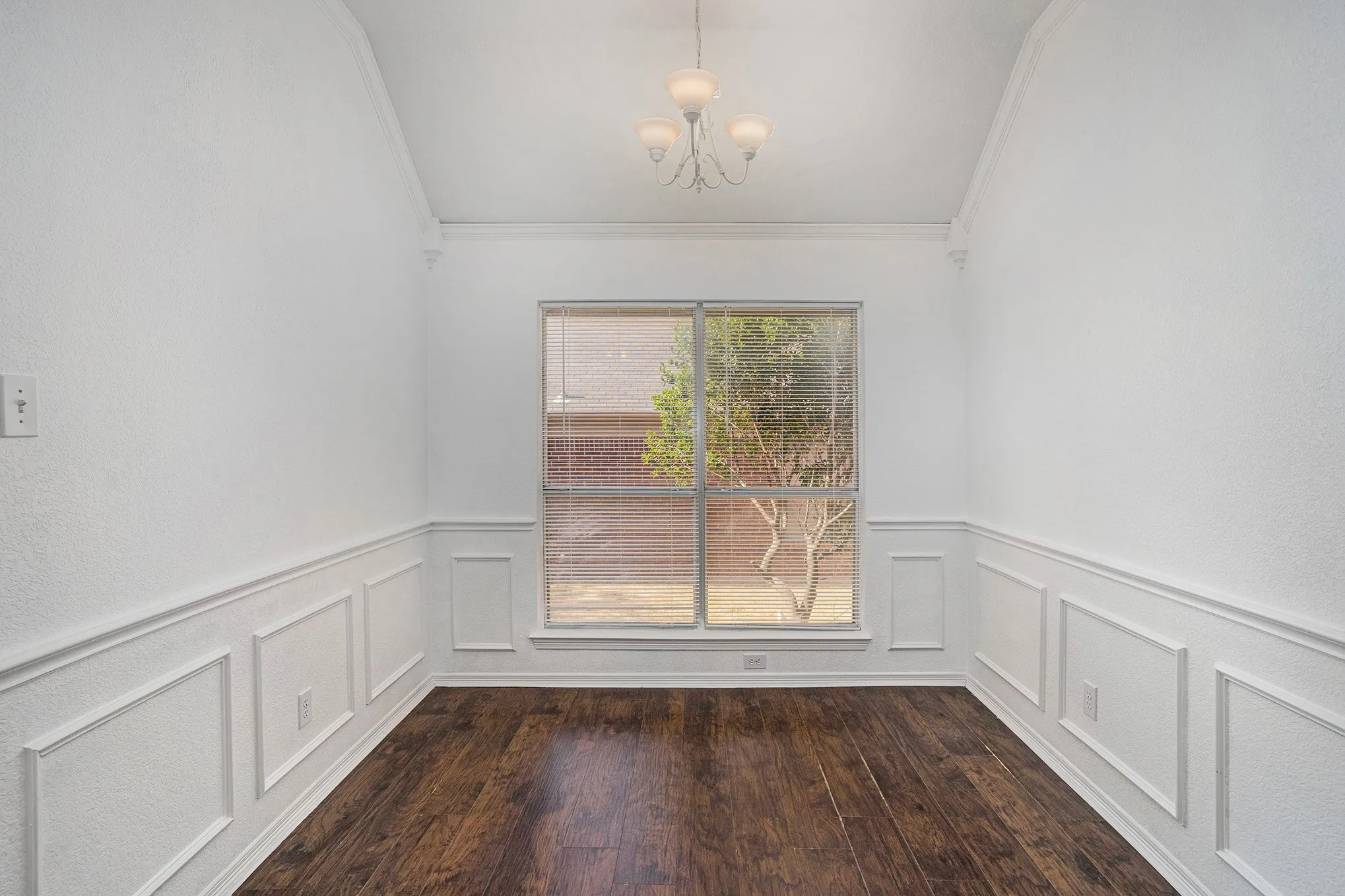 Single Family Residence For Rent in Tarrant County , 4712 Shorewood Drive, Arlington, Texas 76016, 3 Bedroom, 2 Bathroom, 2 Garage spaces, 1,834 Sqft, built in 1997, mls#21402628, Real Estate Agent in Arlington, Homes For Rent in Tarrant county, Homes For Rent in Arlington, Realtor in Arlington Texas, Real Estate Brokerage Independent Realty Texas, Luminita Cordes Realtor