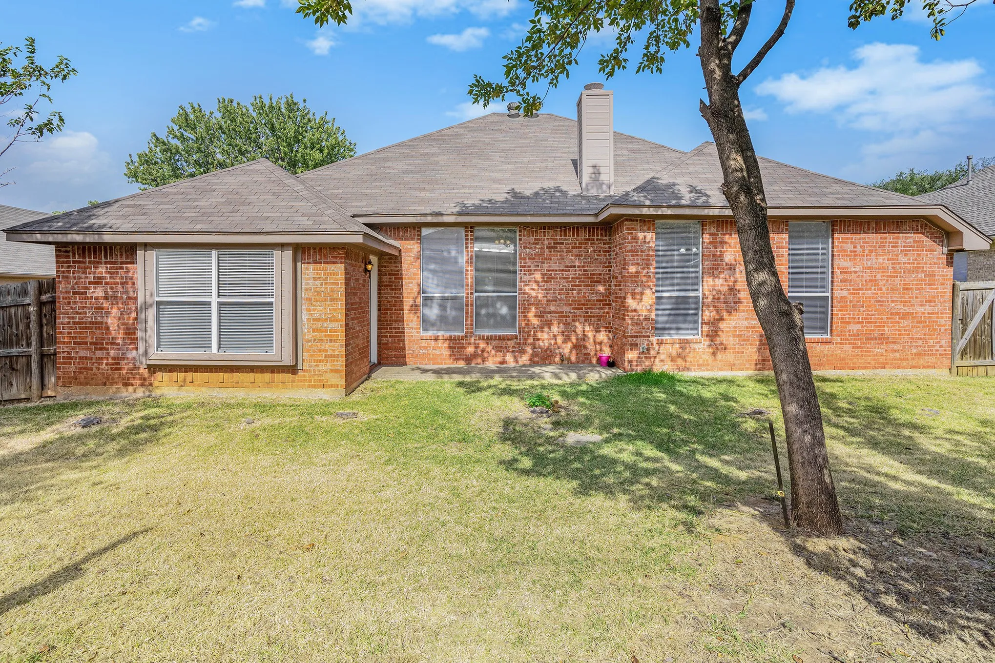 Single Family Residence For Rent in Tarrant County , 4712 Shorewood Drive, Arlington, Texas 76016, 3 Bedroom, 2 Bathroom, 2 Garage spaces, 1,834 Sqft, built in 1997, mls#21402628, Real Estate Agent in Arlington, Homes For Rent in Tarrant county, Homes For Rent in Arlington, Realtor in Arlington Texas, Real Estate Brokerage Independent Realty Texas, Luminita Cordes Realtor