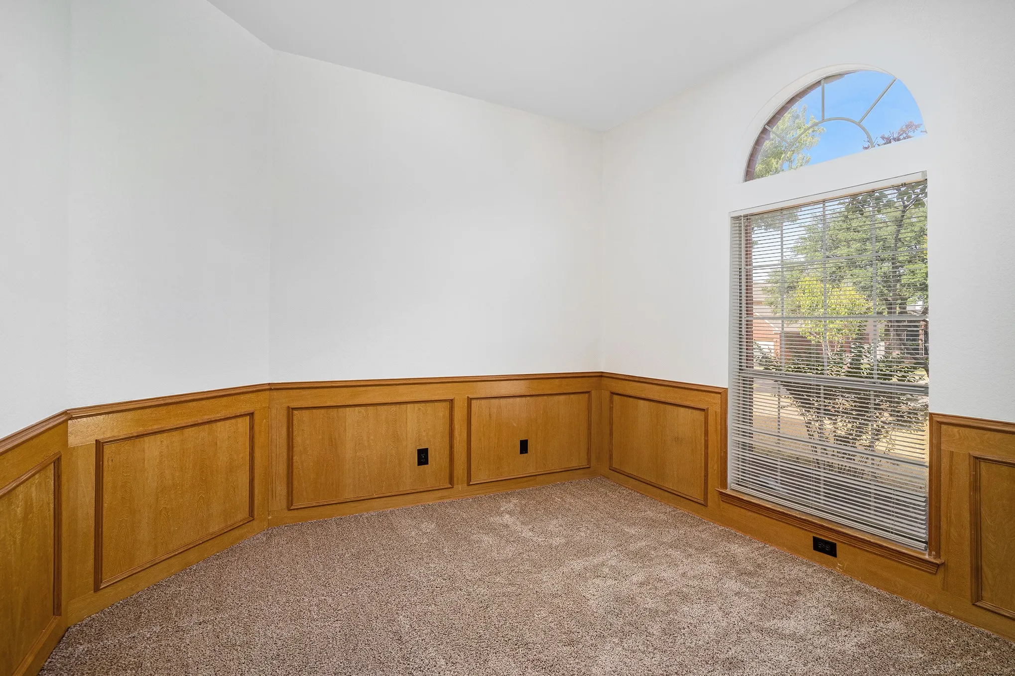 Single Family Residence For Rent in Tarrant County , 4712 Shorewood Drive, Arlington, Texas 76016, 3 Bedroom, 2 Bathroom, 2 Garage spaces, 1,834 Sqft, built in 1997, mls#21402628, Real Estate Agent in Arlington, Homes For Rent in Tarrant county, Homes For Rent in Arlington, Realtor in Arlington Texas, Real Estate Brokerage Independent Realty Texas, Luminita Cordes Realtor