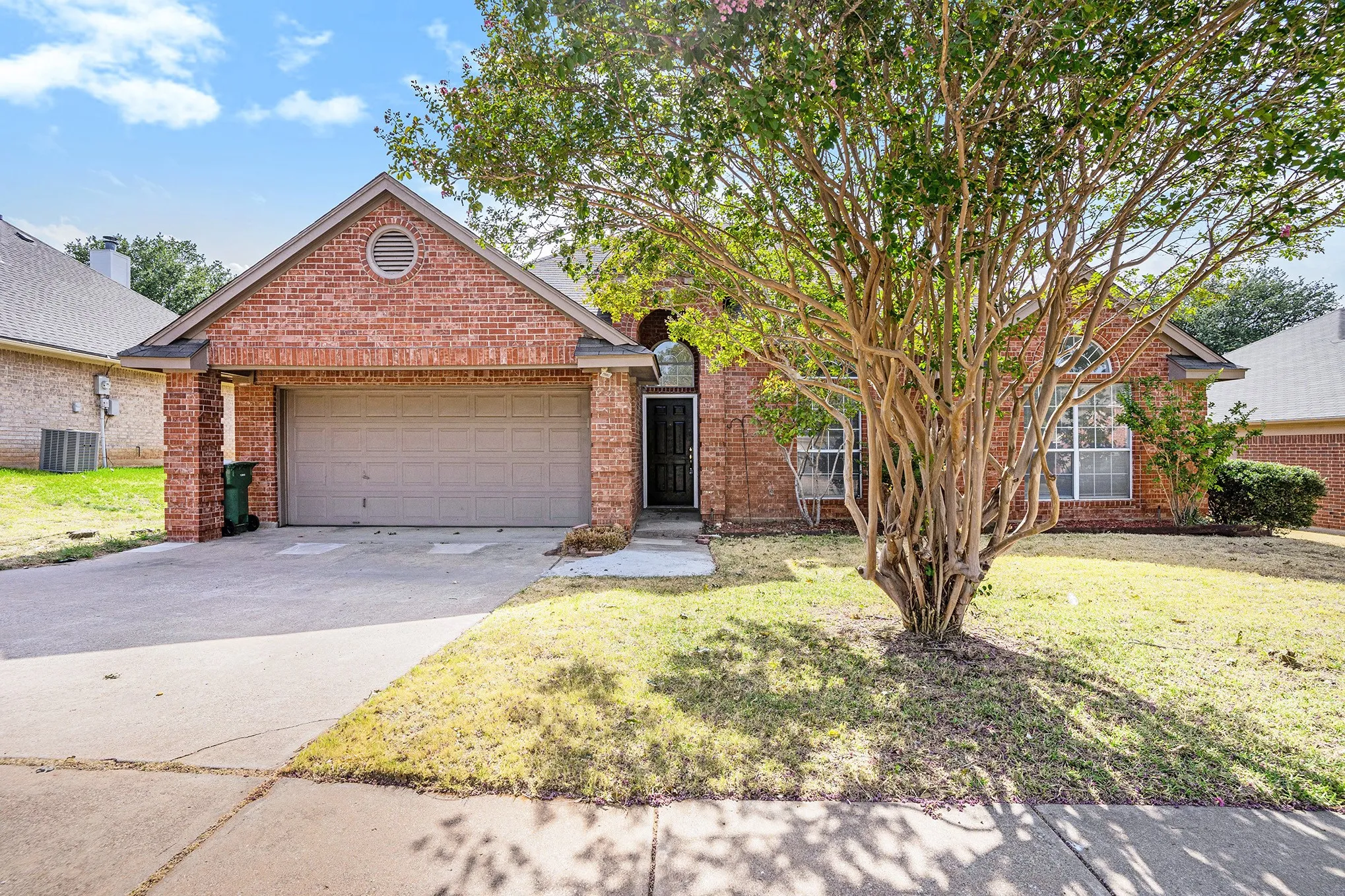 Single Family Residence For Rent in Tarrant County , 4712 Shorewood Drive, Arlington, Texas 76016, 3 Bedroom, 2 Bathroom, 2 Garage spaces, 1,834 Sqft, built in 1997, mls#21402628, Real Estate Agent in Arlington, Homes For Rent in Tarrant county, Homes For Rent in Arlington, Realtor in Arlington Texas, Real Estate Brokerage Independent Realty Texas, Luminita Cordes Realtor