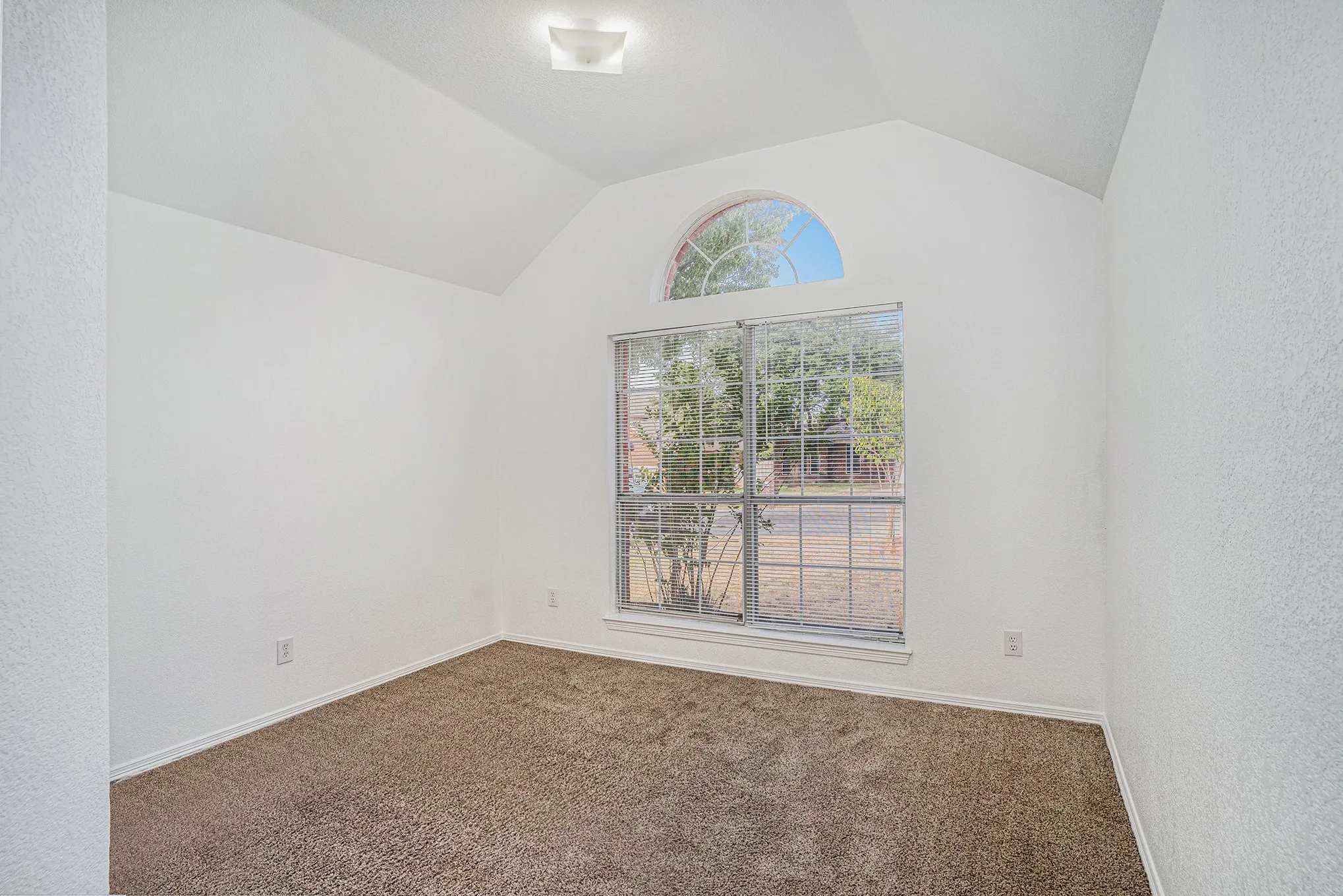 Single Family Residence For Rent in Tarrant County , 4712 Shorewood Drive, Arlington, Texas 76016, 3 Bedroom, 2 Bathroom, 2 Garage spaces, 1,834 Sqft, built in 1997, mls#21402628, Real Estate Agent in Arlington, Homes For Rent in Tarrant county, Homes For Rent in Arlington, Realtor in Arlington Texas, Real Estate Brokerage Independent Realty Texas, Luminita Cordes Realtor
