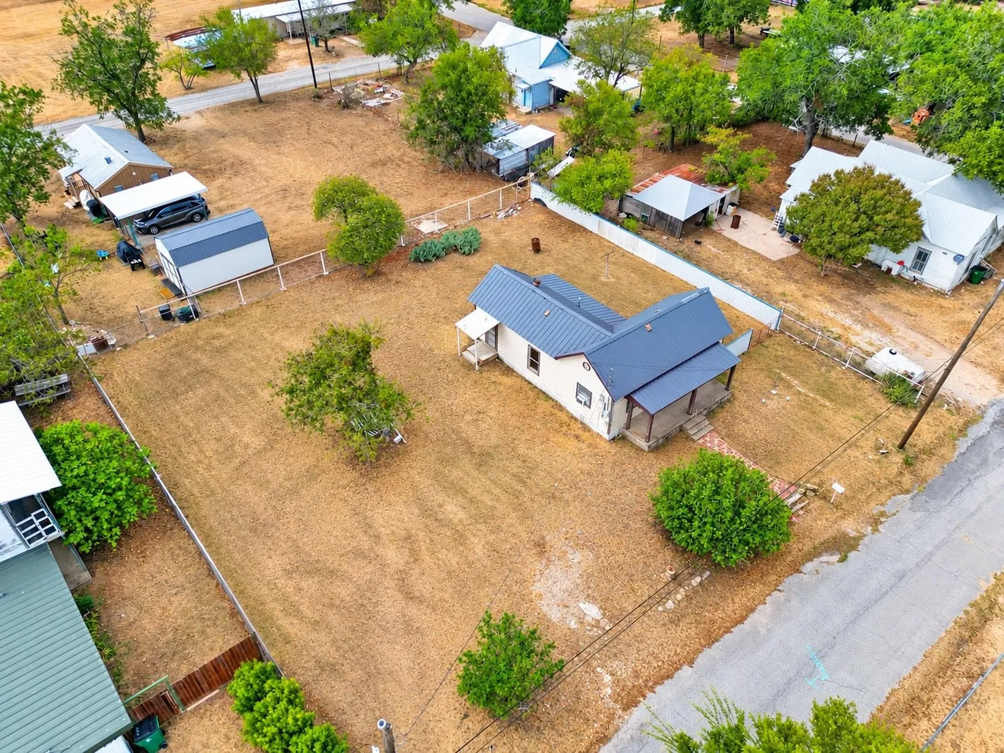 Single Family Residence For Sale in Erath County , 410 Vine Street, Dublin, Texas 76446, 2 Bedroom, 1 Bathroom, Garage spaces, 722 Sqft, built in 1900, mls#21402107, Real Estate Agent in Dublin, Homes For Sale in Erath county, Homes For Sale in Dublin, Realtor in Dublin Texas, Real Estate Brokerage Independent Realty Texas, Luminita Cordes Realtor