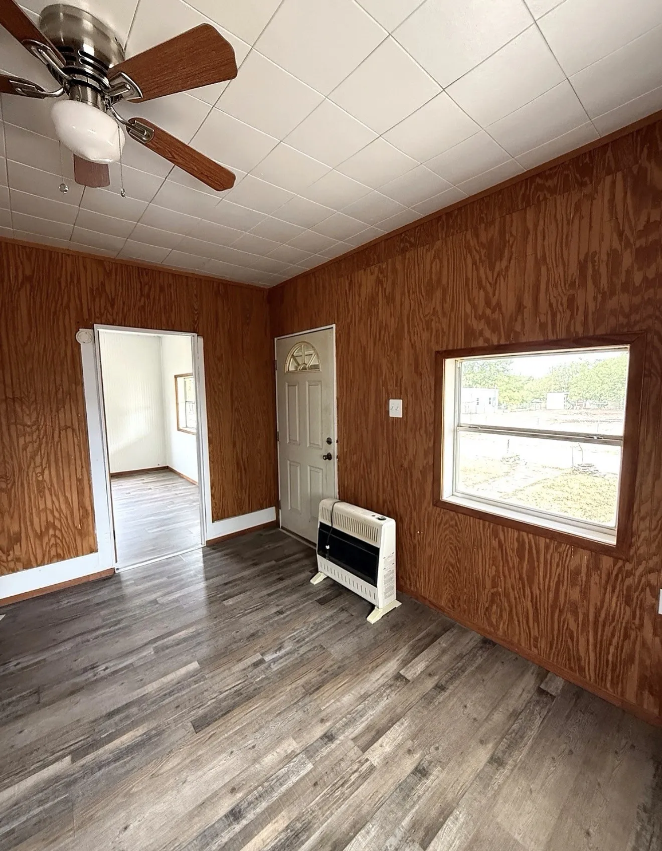 Single Family Residence For Sale in Erath County , 410 Vine Street, Dublin, Texas 76446, 2 Bedroom, 1 Bathroom, Garage spaces, 722 Sqft, built in 1900, mls#21402107, Real Estate Agent in Dublin, Homes For Sale in Erath county, Homes For Sale in Dublin, Realtor in Dublin Texas, Real Estate Brokerage Independent Realty Texas, Luminita Cordes Realtor