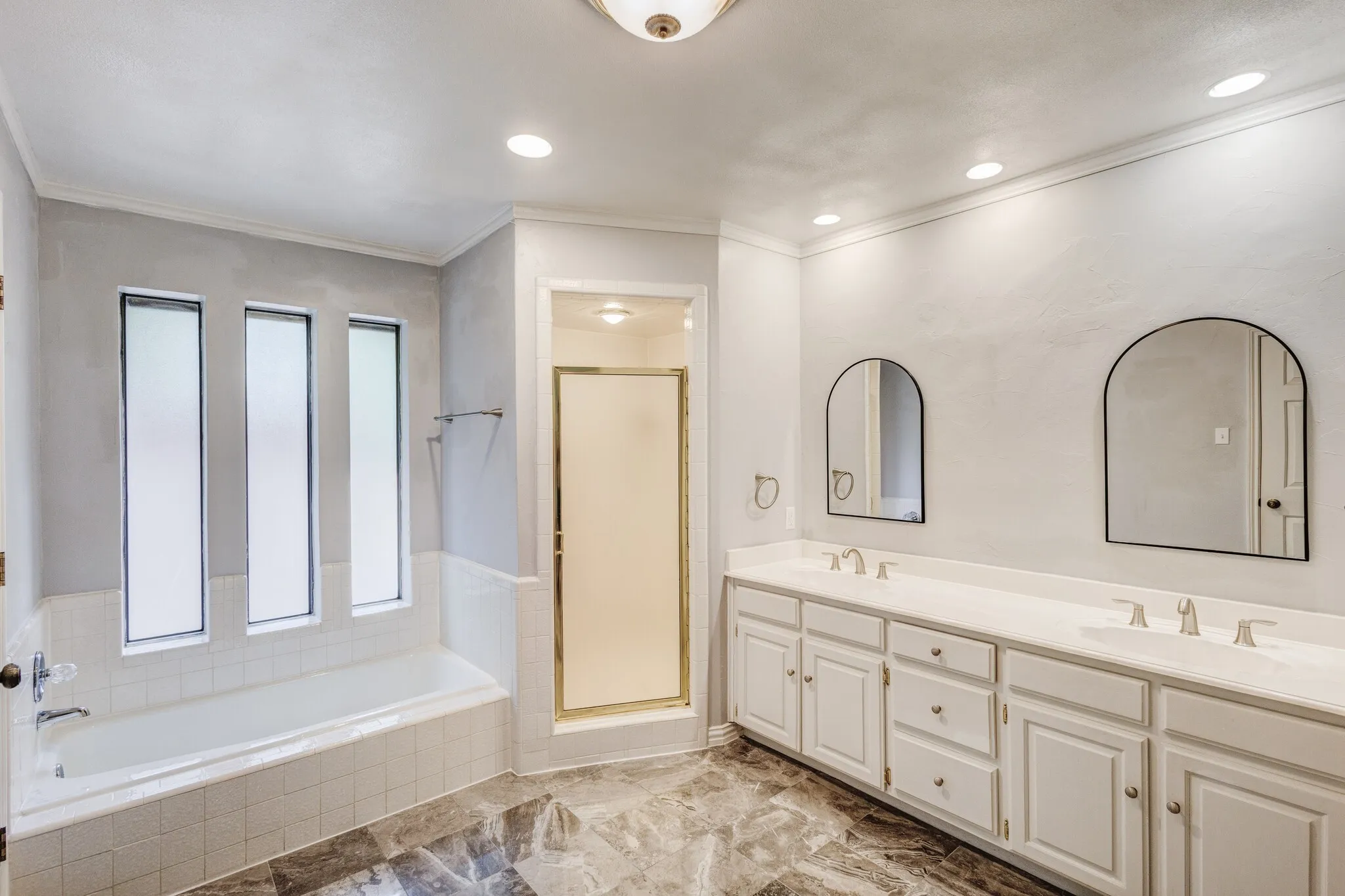 Single Family Residence For Rent in Tarrant County , 2818 N Creekwood Drive, Grapevine, Texas 76051, 3 Bedroom, 2 Bathroom, 2 Garage spaces, 2,260 Sqft, built in 1979, mls#21402638, Real Estate Agent in Grapevine, Homes For Rent in Tarrant county, Homes For Rent in Grapevine, Realtor in Grapevine Texas, Real Estate Brokerage Independent Realty Texas, Luminita Cordes Realtor