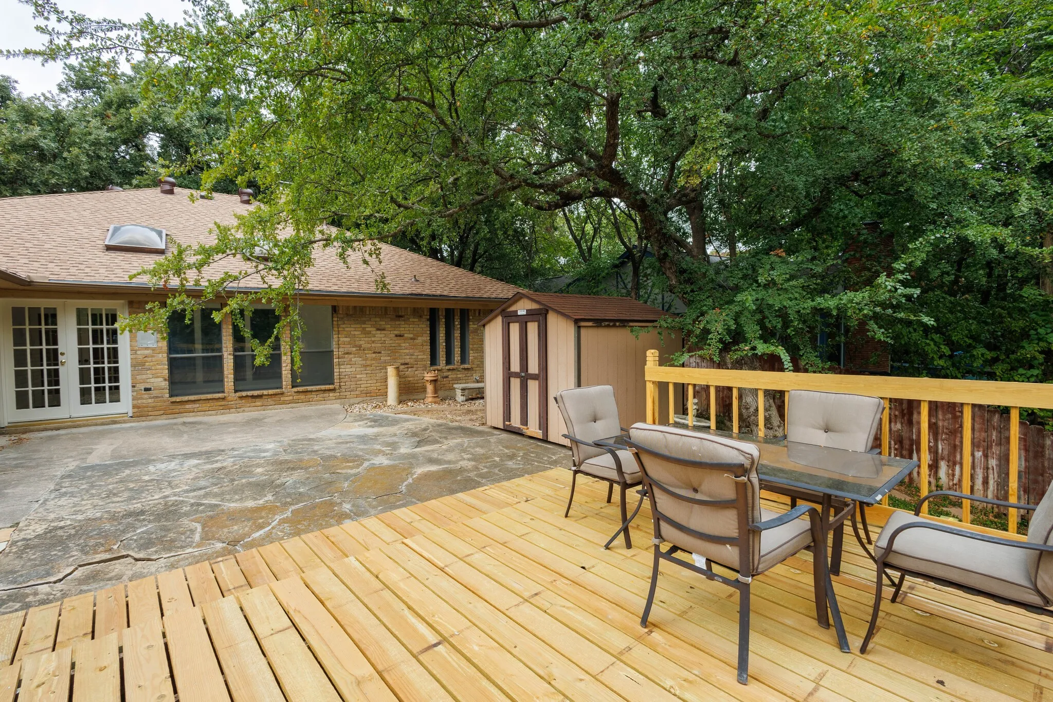Single Family Residence For Rent in Tarrant County , 2818 N Creekwood Drive, Grapevine, Texas 76051, 3 Bedroom, 2 Bathroom, 2 Garage spaces, 2,260 Sqft, built in 1979, mls#21402638, Real Estate Agent in Grapevine, Homes For Rent in Tarrant county, Homes For Rent in Grapevine, Realtor in Grapevine Texas, Real Estate Brokerage Independent Realty Texas, Luminita Cordes Realtor