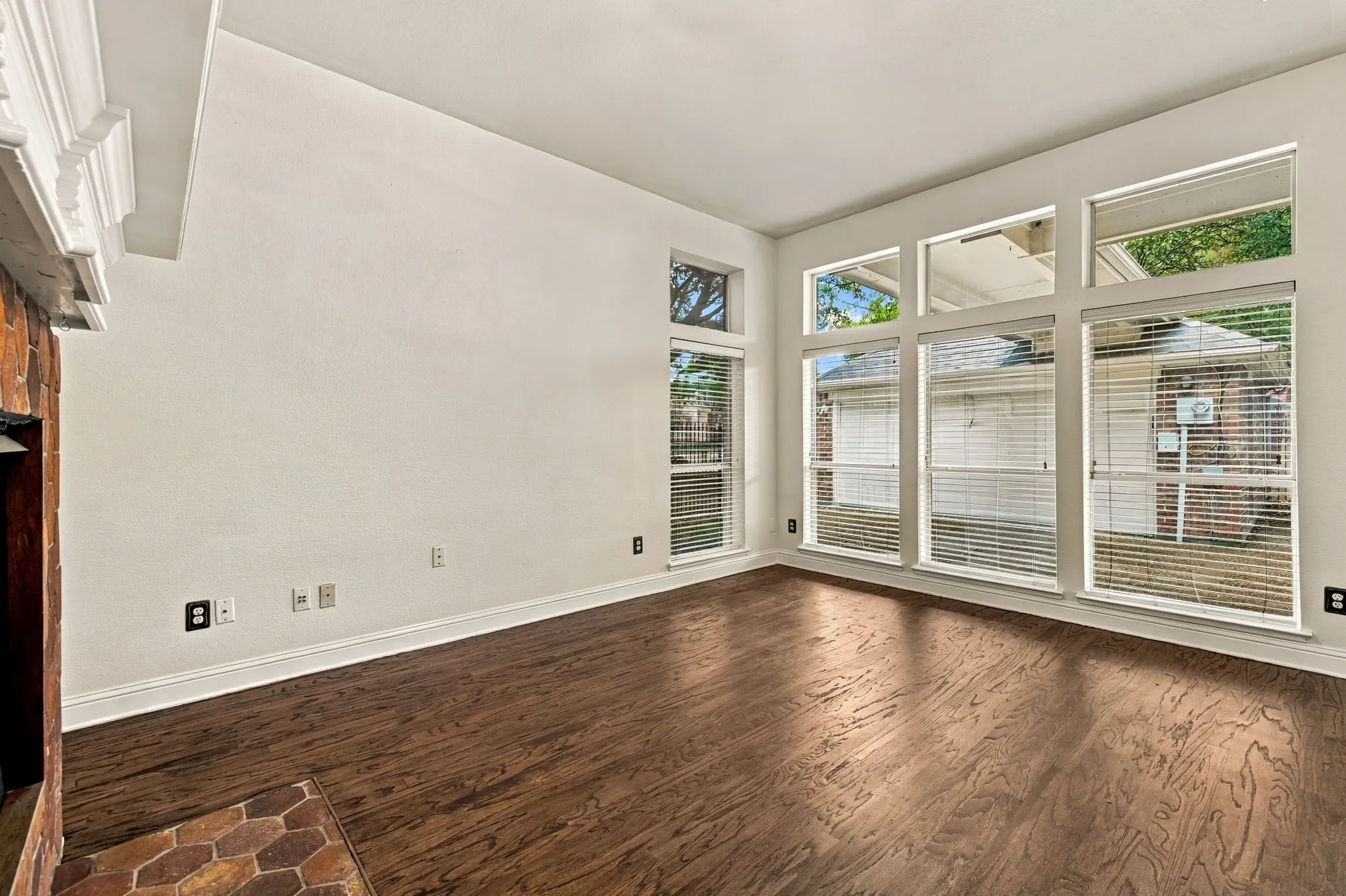 Single Family Residence For Sale in Collin County , 11124 Oliver Lane, Frisco, Texas 75035, 3 Bedroom, 3 Bathroom, 2 Garage spaces, 1,948 Sqft, built in 2000, mls#21398334, Real Estate Agent in Frisco, Homes For Sale in Collin county, Homes For Sale in Frisco, Realtor in Frisco Texas, Real Estate Brokerage Independent Realty Texas, Luminita Cordes Realtor