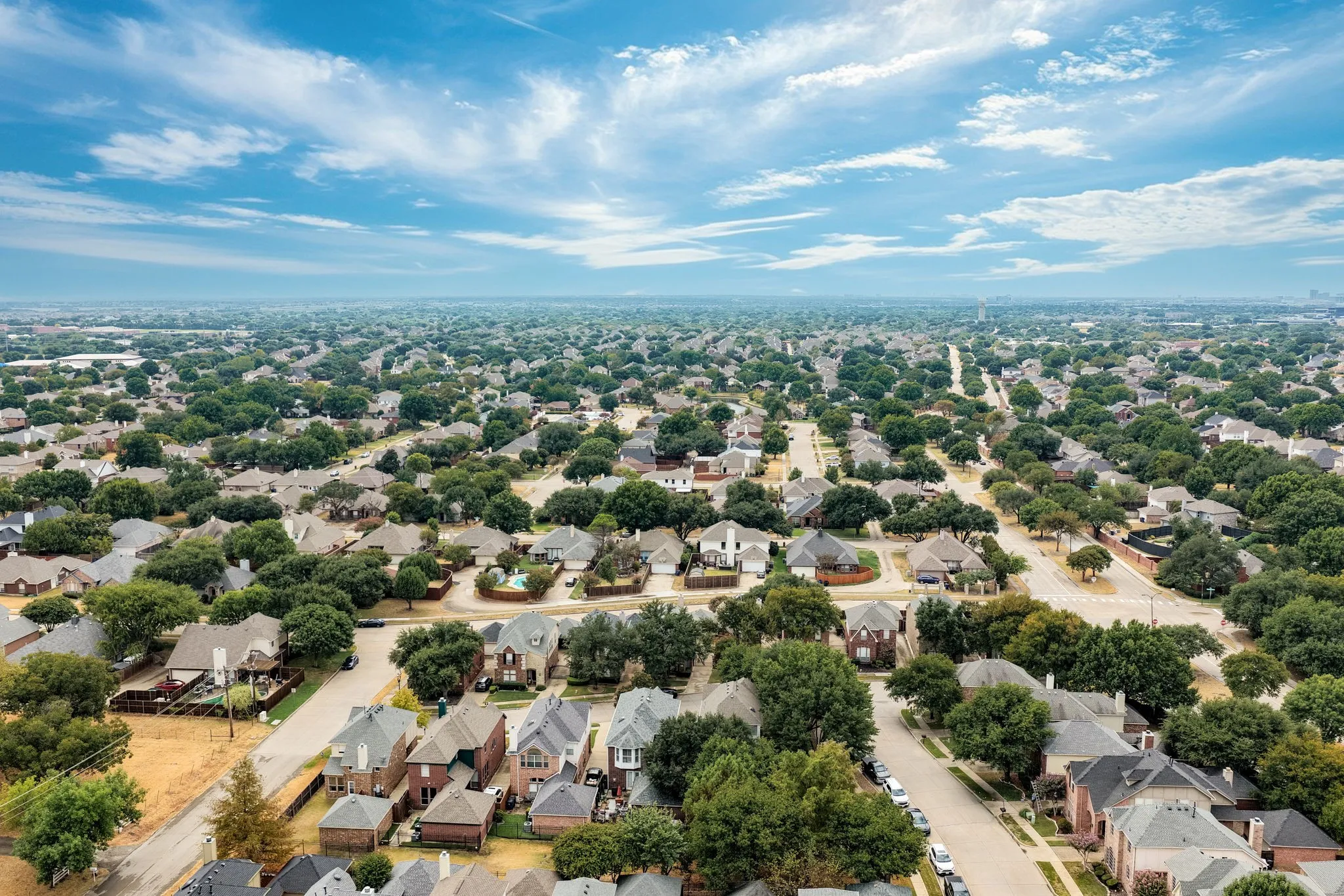 Single Family Residence For Sale in Collin County , 11124 Oliver Lane, Frisco, Texas 75035, 3 Bedroom, 3 Bathroom, 2 Garage spaces, 1,948 Sqft, built in 2000, mls#21398334, Real Estate Agent in Frisco, Homes For Sale in Collin county, Homes For Sale in Frisco, Realtor in Frisco Texas, Real Estate Brokerage Independent Realty Texas, Luminita Cordes Realtor