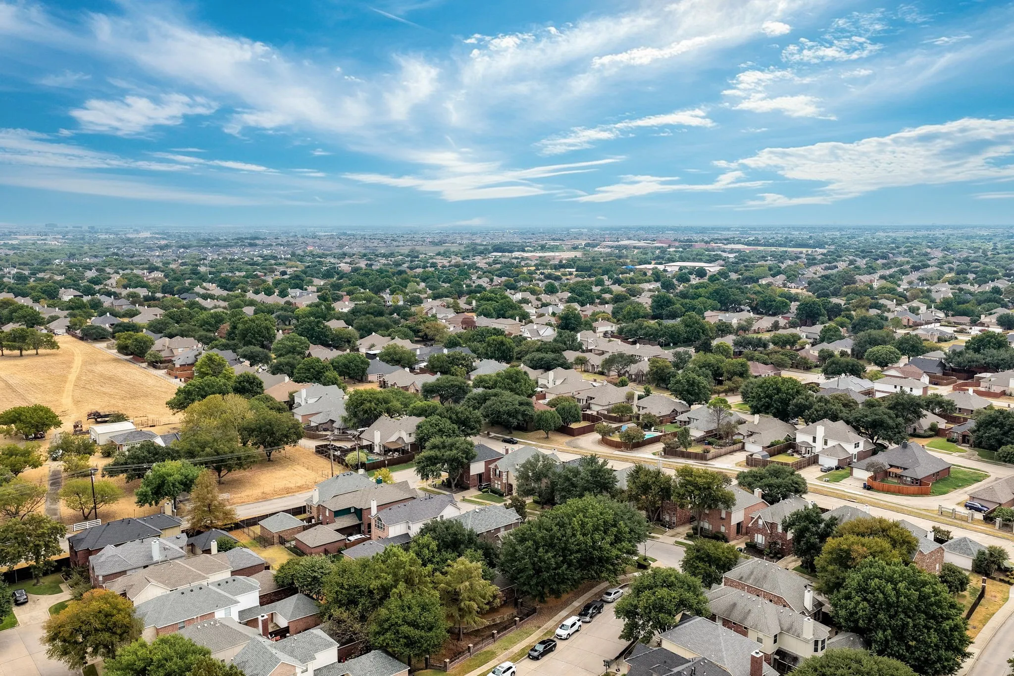 Single Family Residence For Sale in Collin County , 11124 Oliver Lane, Frisco, Texas 75035, 3 Bedroom, 3 Bathroom, 2 Garage spaces, 1,948 Sqft, built in 2000, mls#21398334, Real Estate Agent in Frisco, Homes For Sale in Collin county, Homes For Sale in Frisco, Realtor in Frisco Texas, Real Estate Brokerage Independent Realty Texas, Luminita Cordes Realtor
