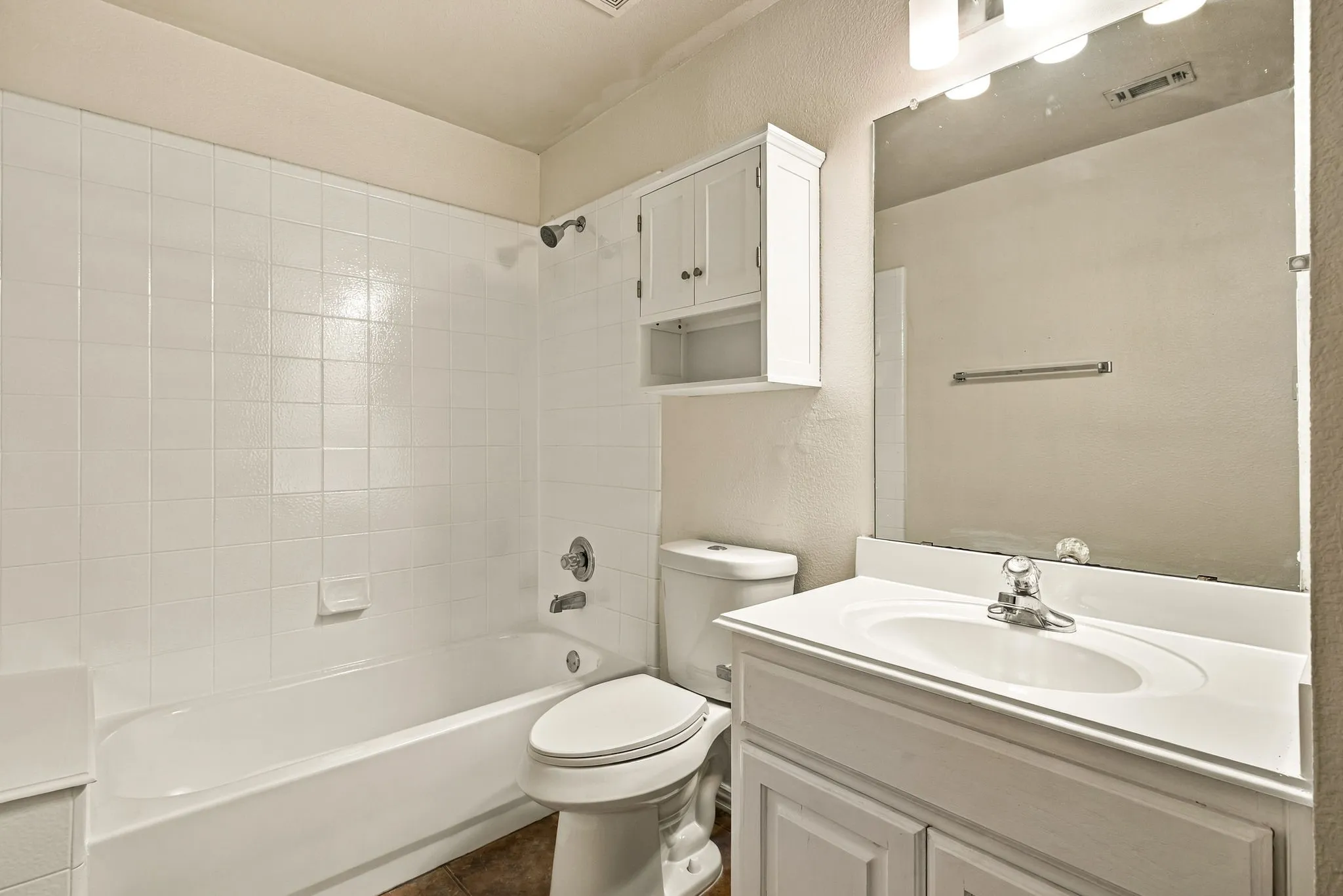 Single Family Residence For Sale in Collin County , 11124 Oliver Lane, Frisco, Texas 75035, 3 Bedroom, 3 Bathroom, 2 Garage spaces, 1,948 Sqft, built in 2000, mls#21398334, Real Estate Agent in Frisco, Homes For Sale in Collin county, Homes For Sale in Frisco, Realtor in Frisco Texas, Real Estate Brokerage Independent Realty Texas, Luminita Cordes Realtor