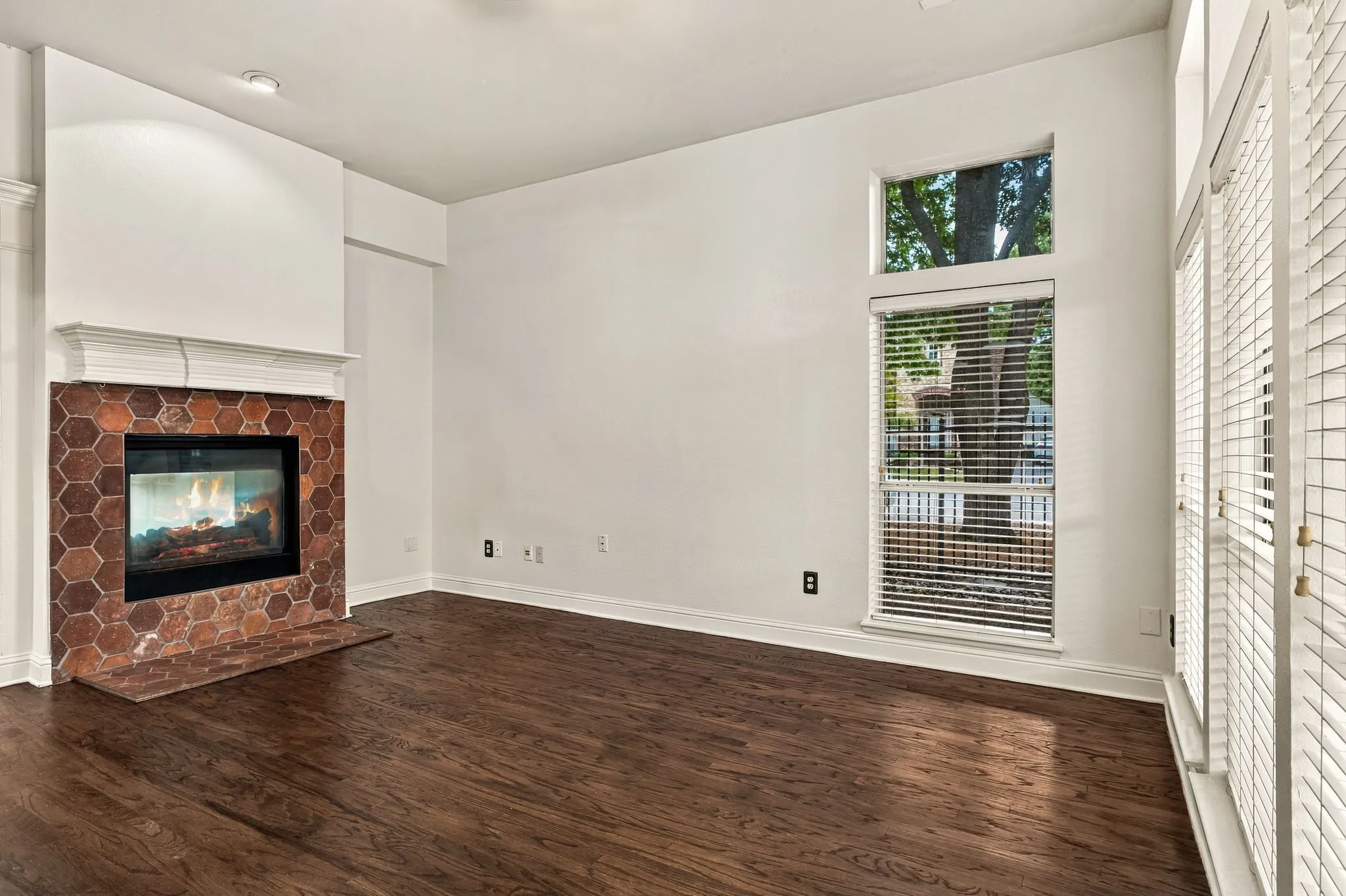 Single Family Residence For Sale in Collin County , 11124 Oliver Lane, Frisco, Texas 75035, 3 Bedroom, 3 Bathroom, 2 Garage spaces, 1,948 Sqft, built in 2000, mls#21398334, Real Estate Agent in Frisco, Homes For Sale in Collin county, Homes For Sale in Frisco, Realtor in Frisco Texas, Real Estate Brokerage Independent Realty Texas, Luminita Cordes Realtor