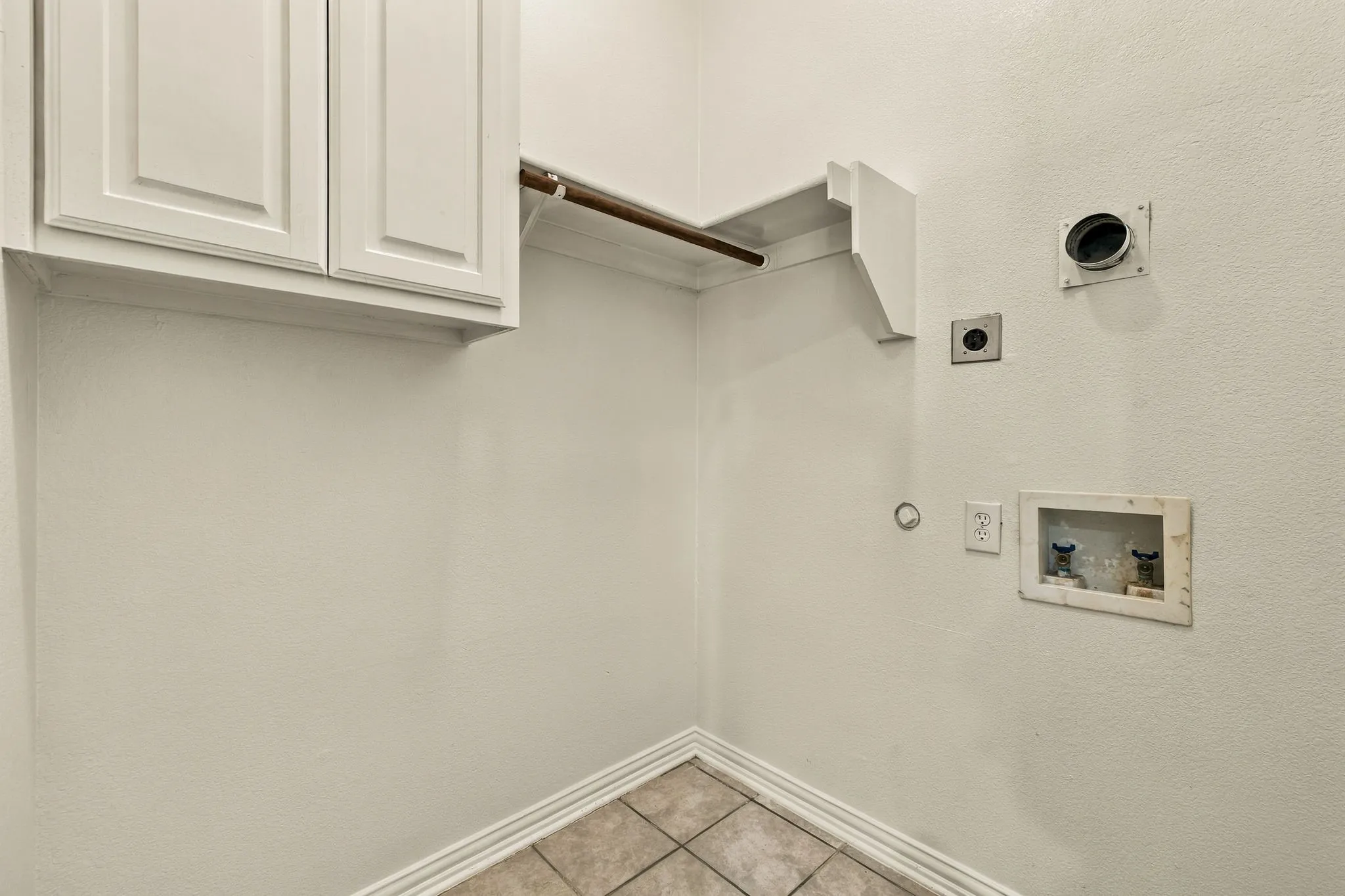 Single Family Residence For Sale in Collin County , 11124 Oliver Lane, Frisco, Texas 75035, 3 Bedroom, 3 Bathroom, 2 Garage spaces, 1,948 Sqft, built in 2000, mls#21398334, Real Estate Agent in Frisco, Homes For Sale in Collin county, Homes For Sale in Frisco, Realtor in Frisco Texas, Real Estate Brokerage Independent Realty Texas, Luminita Cordes Realtor
