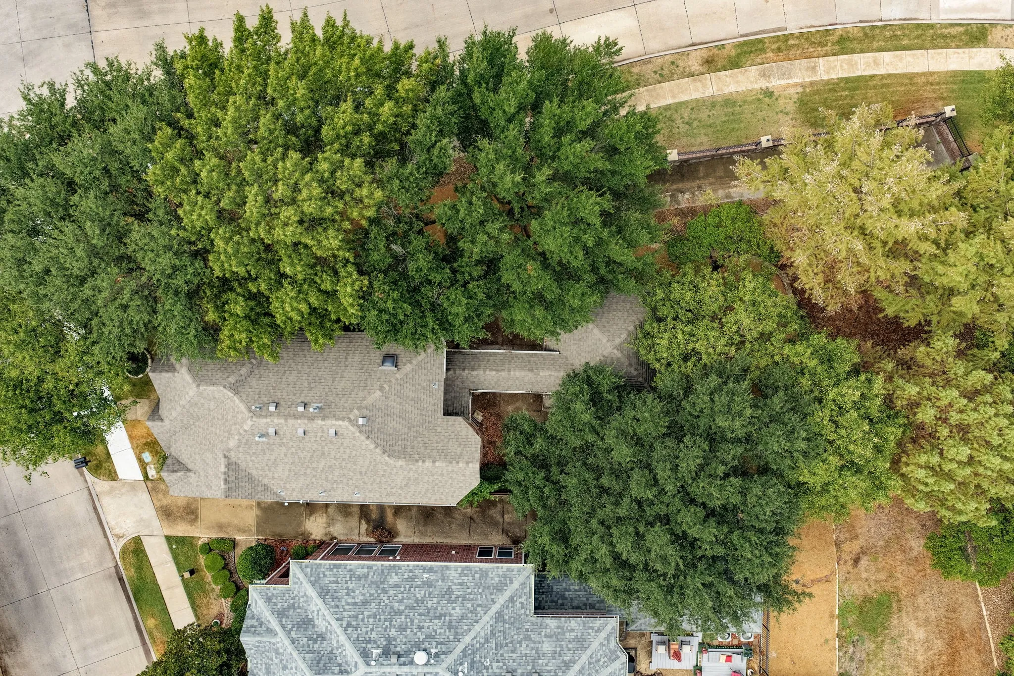 Single Family Residence For Sale in Collin County , 11124 Oliver Lane, Frisco, Texas 75035, 3 Bedroom, 3 Bathroom, 2 Garage spaces, 1,948 Sqft, built in 2000, mls#21398334, Real Estate Agent in Frisco, Homes For Sale in Collin county, Homes For Sale in Frisco, Realtor in Frisco Texas, Real Estate Brokerage Independent Realty Texas, Luminita Cordes Realtor