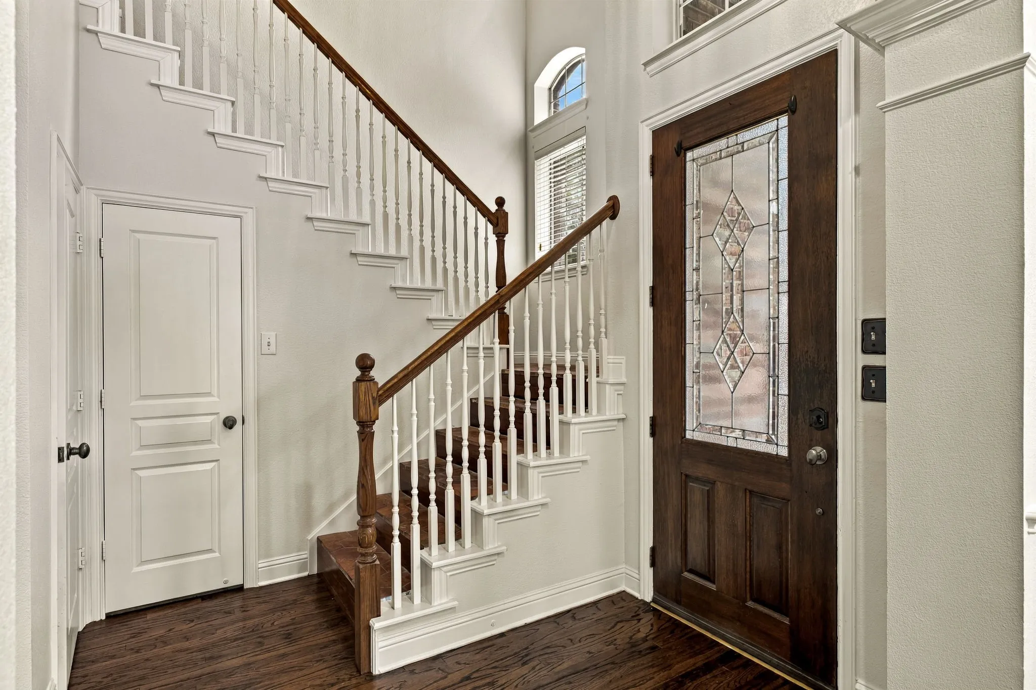 Single Family Residence For Sale in Collin County , 11124 Oliver Lane, Frisco, Texas 75035, 3 Bedroom, 3 Bathroom, 2 Garage spaces, 1,948 Sqft, built in 2000, mls#21398334, Real Estate Agent in Frisco, Homes For Sale in Collin county, Homes For Sale in Frisco, Realtor in Frisco Texas, Real Estate Brokerage Independent Realty Texas, Luminita Cordes Realtor