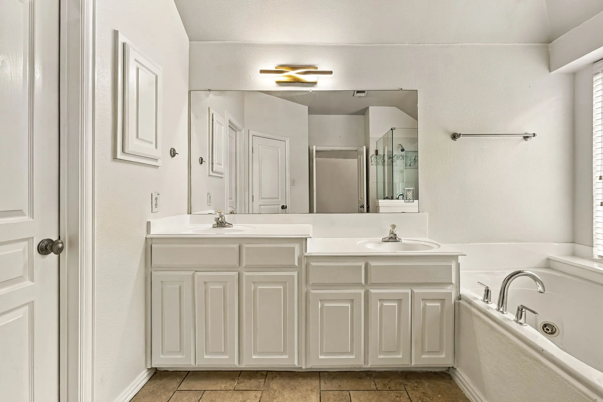 Single Family Residence For Sale in Collin County , 11124 Oliver Lane, Frisco, Texas 75035, 3 Bedroom, 3 Bathroom, 2 Garage spaces, 1,948 Sqft, built in 2000, mls#21398334, Real Estate Agent in Frisco, Homes For Sale in Collin county, Homes For Sale in Frisco, Realtor in Frisco Texas, Real Estate Brokerage Independent Realty Texas, Luminita Cordes Realtor
