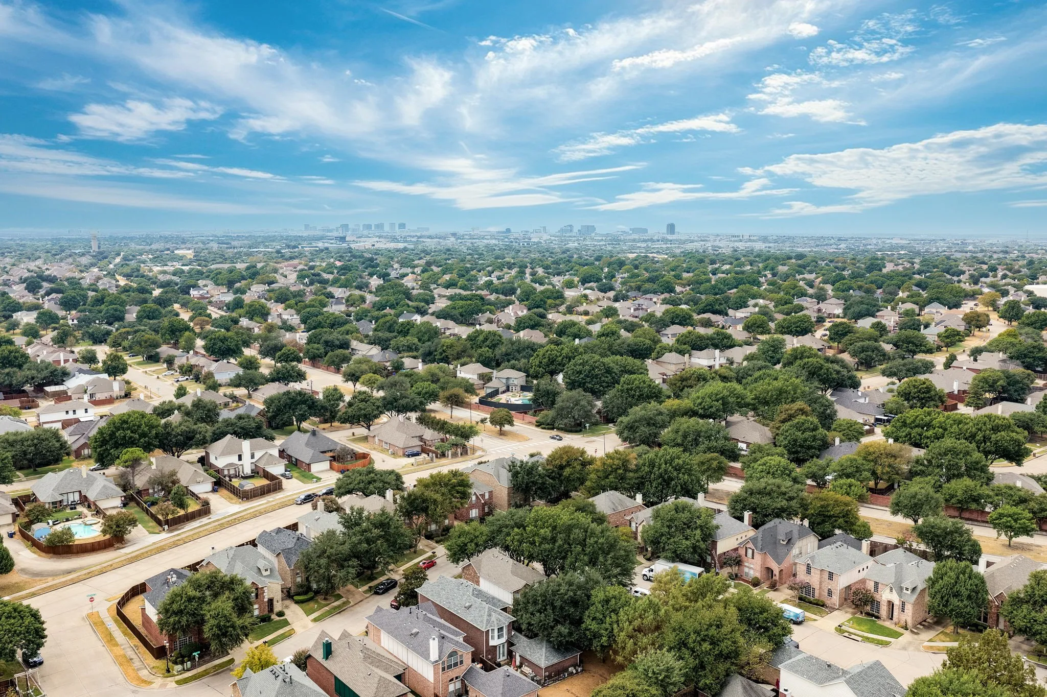 Single Family Residence For Sale in Collin County , 11124 Oliver Lane, Frisco, Texas 75035, 3 Bedroom, 3 Bathroom, 2 Garage spaces, 1,948 Sqft, built in 2000, mls#21398334, Real Estate Agent in Frisco, Homes For Sale in Collin county, Homes For Sale in Frisco, Realtor in Frisco Texas, Real Estate Brokerage Independent Realty Texas, Luminita Cordes Realtor