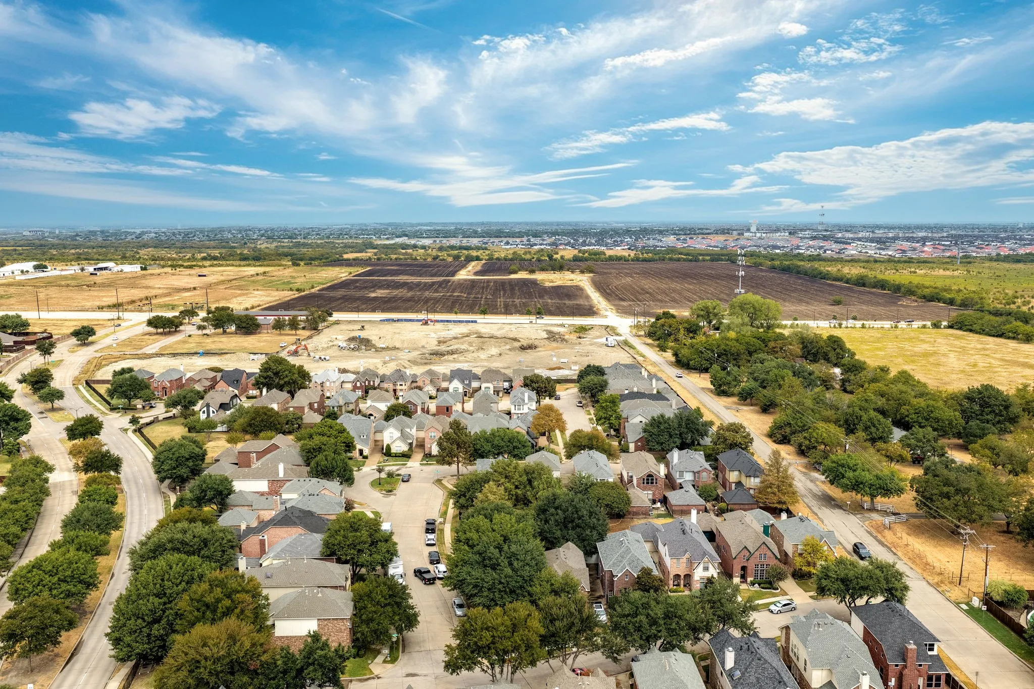 Single Family Residence For Sale in Collin County , 11124 Oliver Lane, Frisco, Texas 75035, 3 Bedroom, 3 Bathroom, 2 Garage spaces, 1,948 Sqft, built in 2000, mls#21398334, Real Estate Agent in Frisco, Homes For Sale in Collin county, Homes For Sale in Frisco, Realtor in Frisco Texas, Real Estate Brokerage Independent Realty Texas, Luminita Cordes Realtor