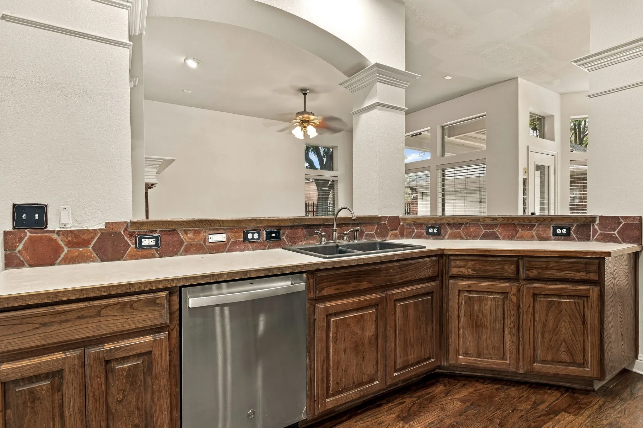 Single Family Residence For Sale in Collin County , 11124 Oliver Lane, Frisco, Texas 75035, 3 Bedroom, 3 Bathroom, 2 Garage spaces, 1,948 Sqft, built in 2000, mls#21398334, Real Estate Agent in Frisco, Homes For Sale in Collin county, Homes For Sale in Frisco, Realtor in Frisco Texas, Real Estate Brokerage Independent Realty Texas, Luminita Cordes Realtor