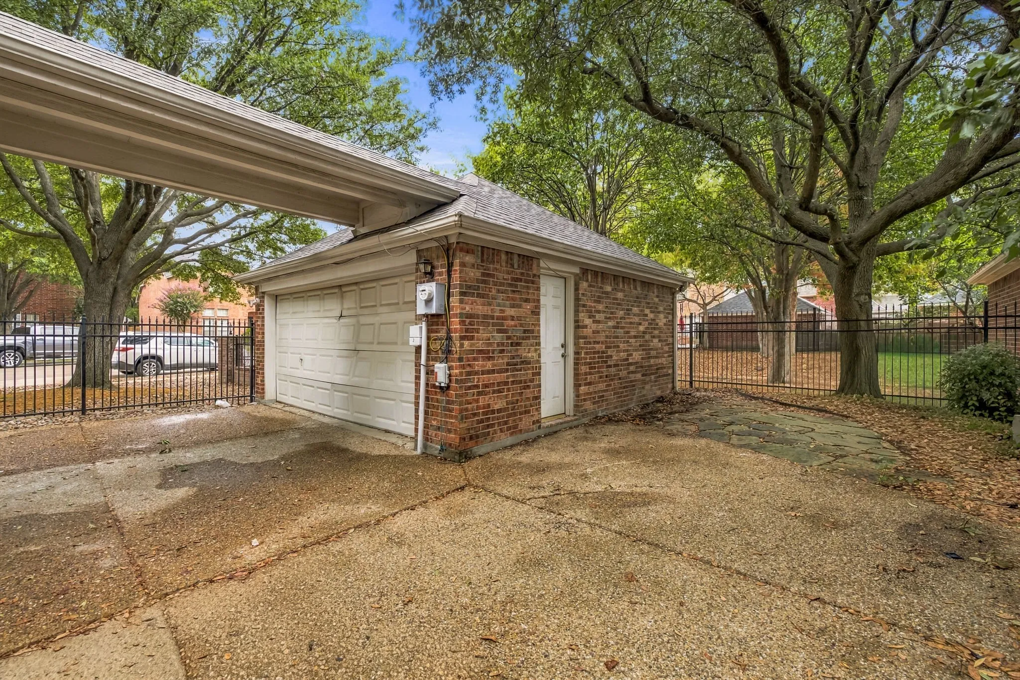 Single Family Residence For Sale in Collin County , 11124 Oliver Lane, Frisco, Texas 75035, 3 Bedroom, 3 Bathroom, 2 Garage spaces, 1,948 Sqft, built in 2000, mls#21398334, Real Estate Agent in Frisco, Homes For Sale in Collin county, Homes For Sale in Frisco, Realtor in Frisco Texas, Real Estate Brokerage Independent Realty Texas, Luminita Cordes Realtor