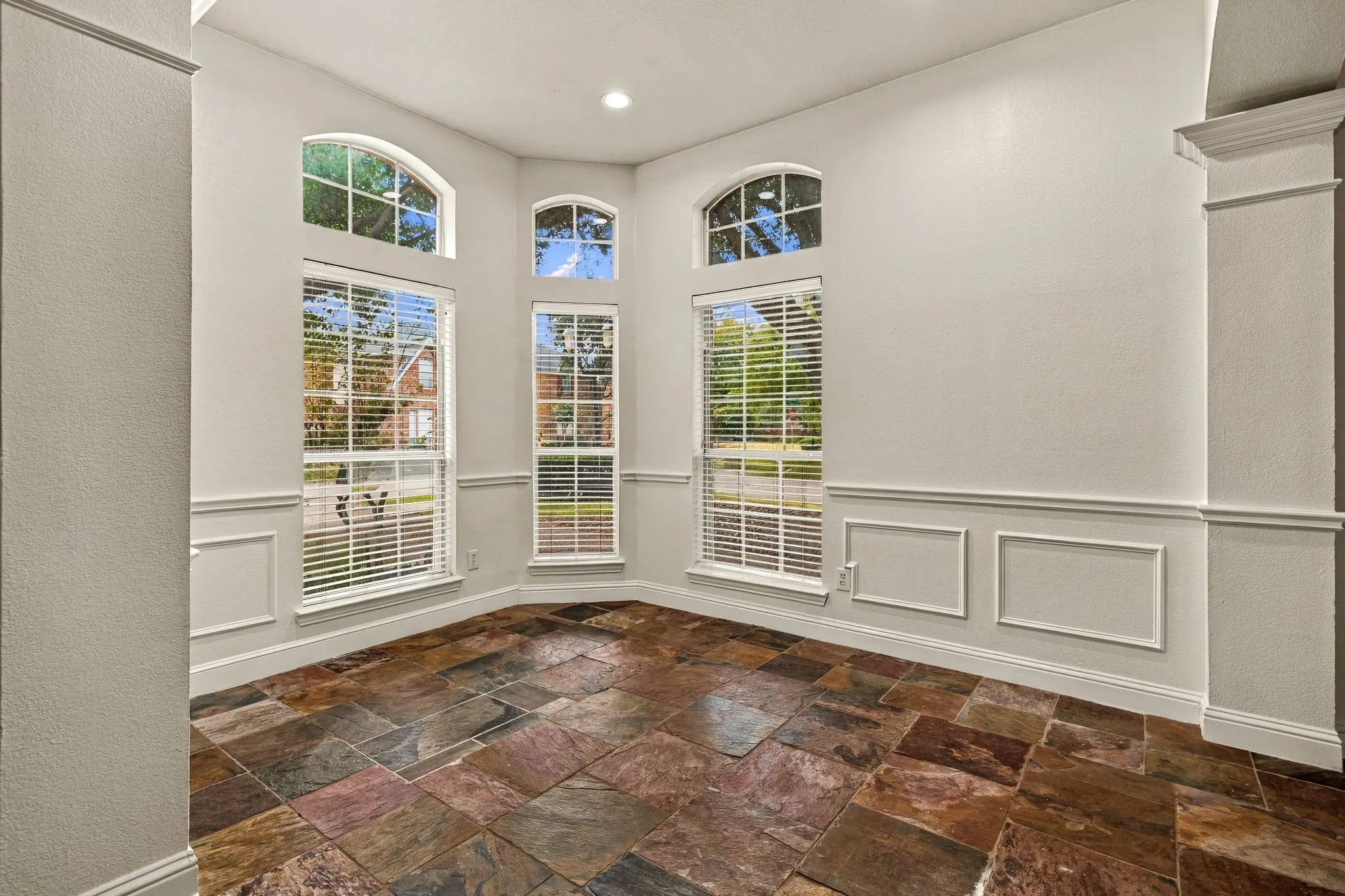 Single Family Residence For Sale in Collin County , 11124 Oliver Lane, Frisco, Texas 75035, 3 Bedroom, 3 Bathroom, 2 Garage spaces, 1,948 Sqft, built in 2000, mls#21398334, Real Estate Agent in Frisco, Homes For Sale in Collin county, Homes For Sale in Frisco, Realtor in Frisco Texas, Real Estate Brokerage Independent Realty Texas, Luminita Cordes Realtor