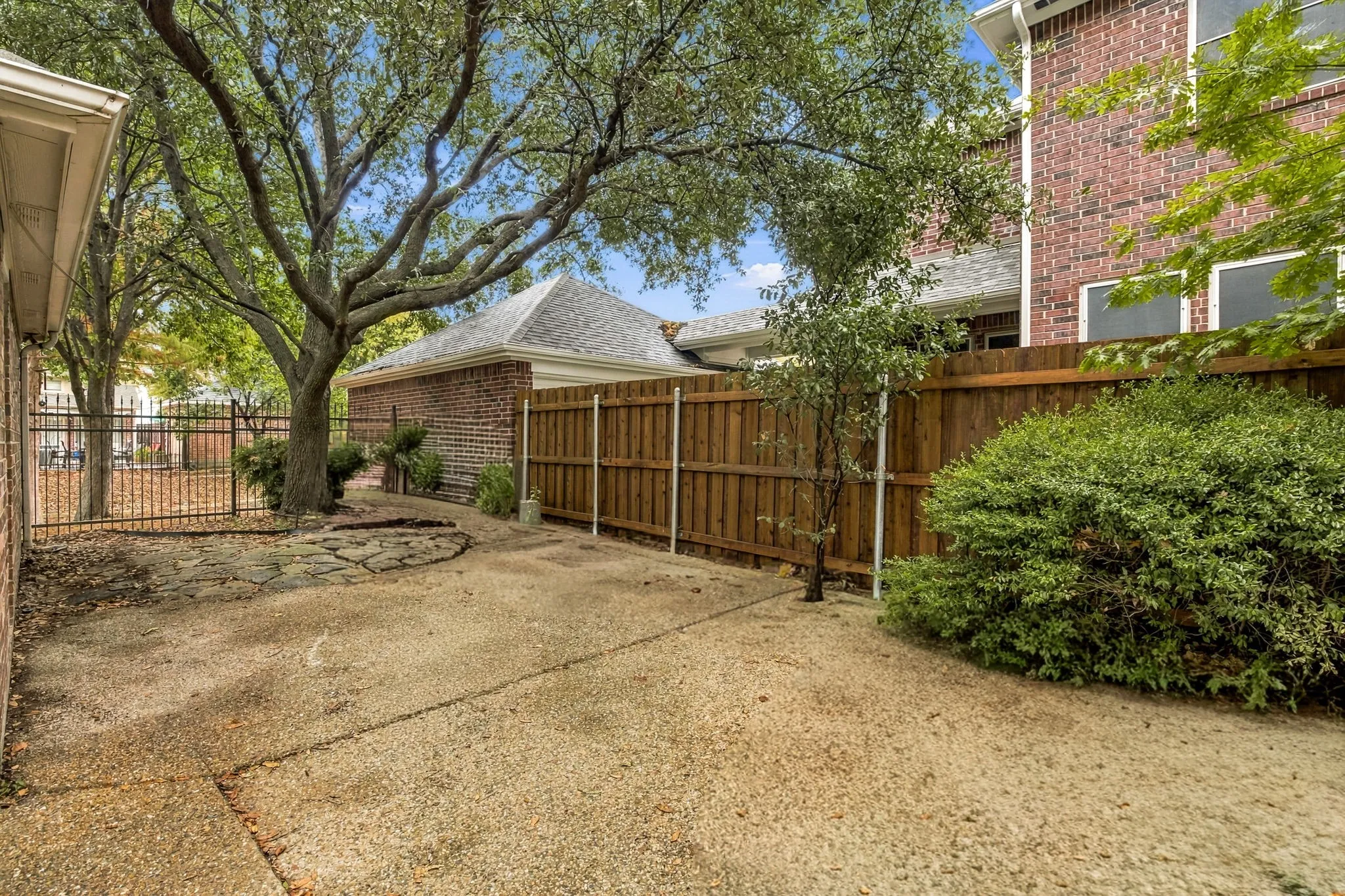 Single Family Residence For Sale in Collin County , 11124 Oliver Lane, Frisco, Texas 75035, 3 Bedroom, 3 Bathroom, 2 Garage spaces, 1,948 Sqft, built in 2000, mls#21398334, Real Estate Agent in Frisco, Homes For Sale in Collin county, Homes For Sale in Frisco, Realtor in Frisco Texas, Real Estate Brokerage Independent Realty Texas, Luminita Cordes Realtor