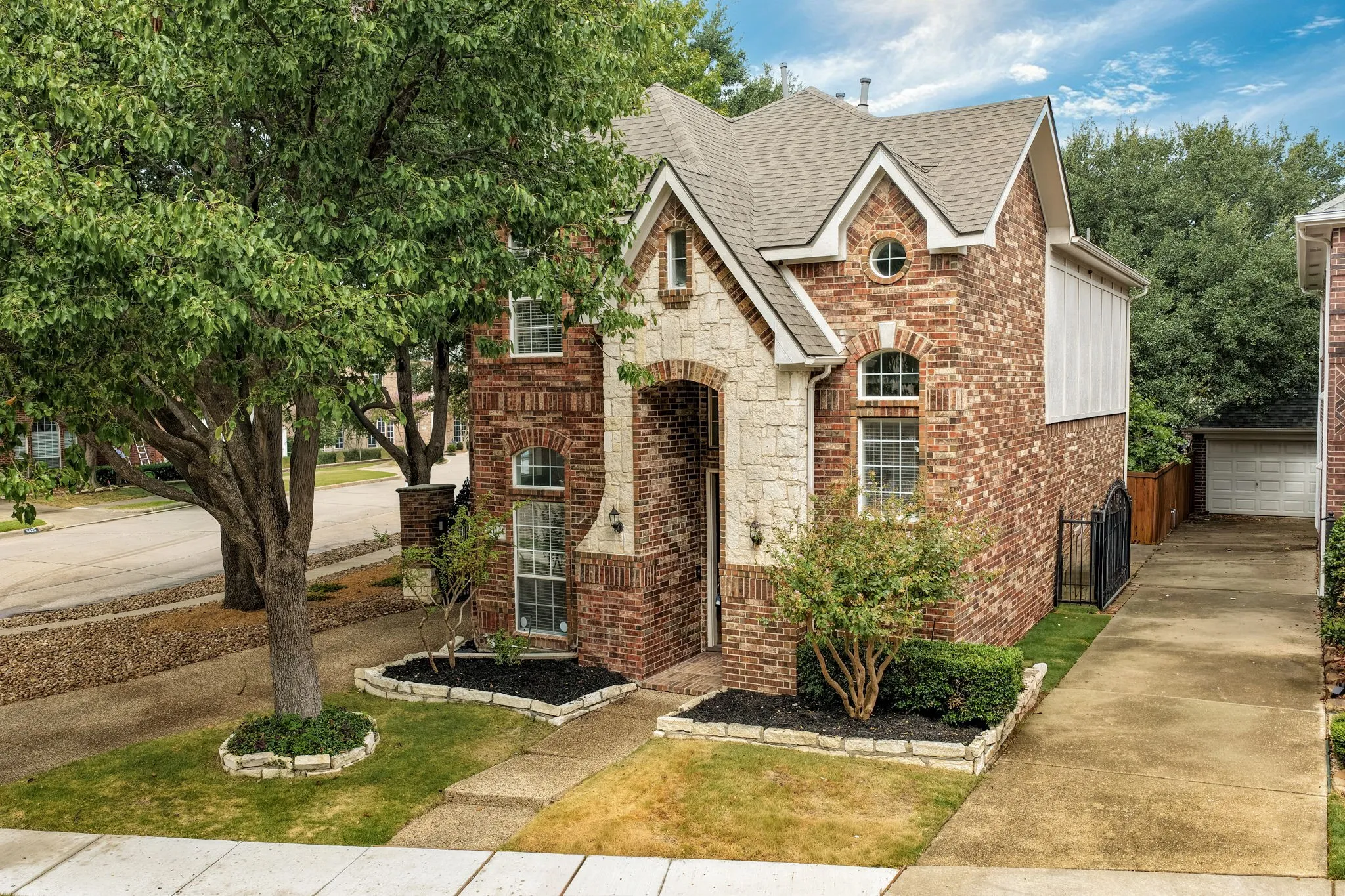 Single Family Residence For Sale in Collin County , 11124 Oliver Lane, Frisco, Texas 75035, 3 Bedroom, 3 Bathroom, 2 Garage spaces, 1,948 Sqft, built in 2000, mls#21398334, Real Estate Agent in Frisco, Homes For Sale in Collin county, Homes For Sale in Frisco, Realtor in Frisco Texas, Real Estate Brokerage Independent Realty Texas, Luminita Cordes Realtor