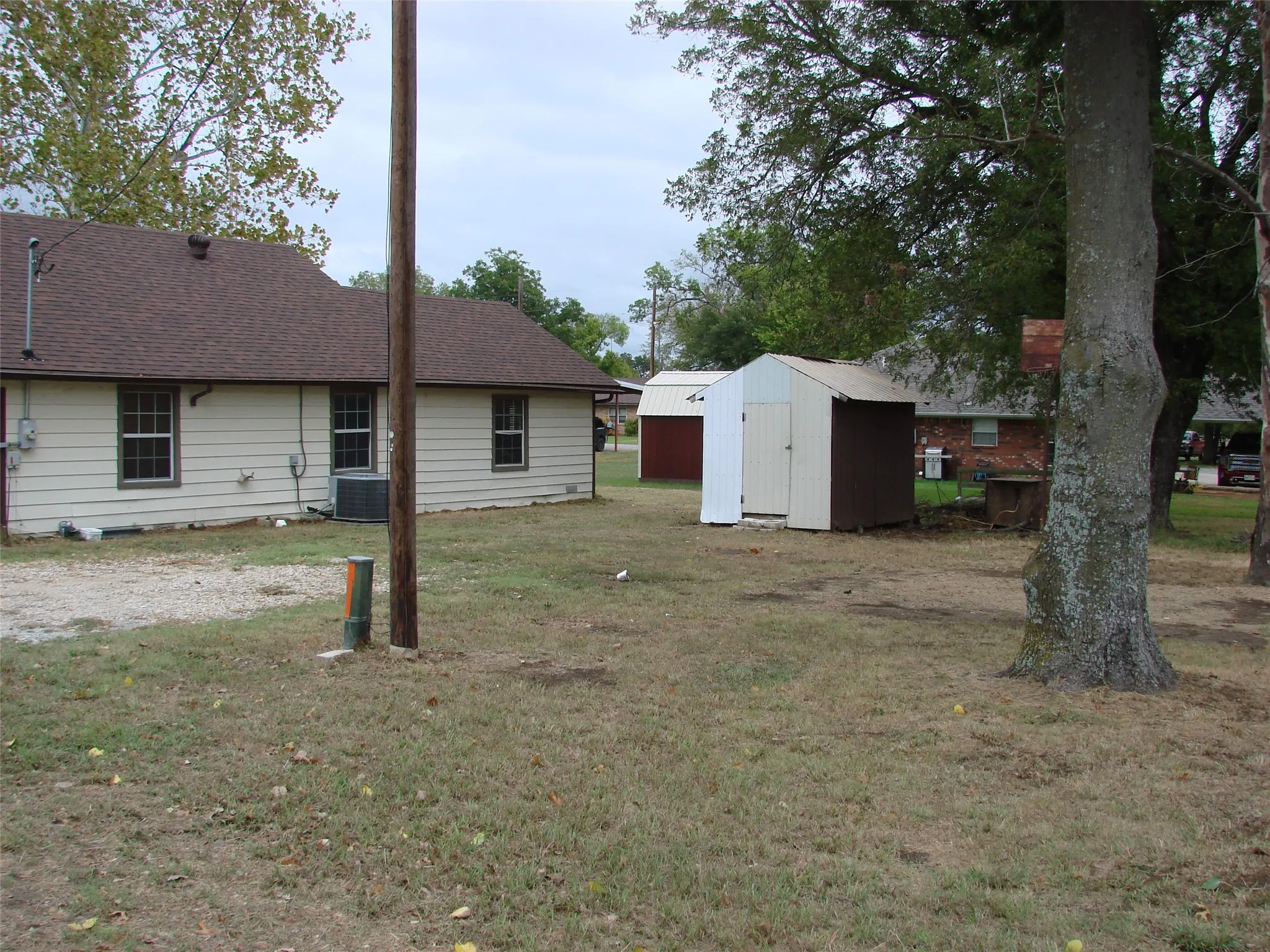 Single Family Residence For Sale in Cooke County , 68 Oscar Cole Street, Callisburg, Texas 76240, 3 Bedroom, 2 Bathroom, Garage spaces, 1,138 Sqft, built in 1970, mls#21400842, Real Estate Agent in Callisburg, Homes For Sale in Cooke county, Homes For Sale in Callisburg, Realtor in Callisburg Texas, Real Estate Brokerage Independent Realty Texas, Luminita Cordes Realtor