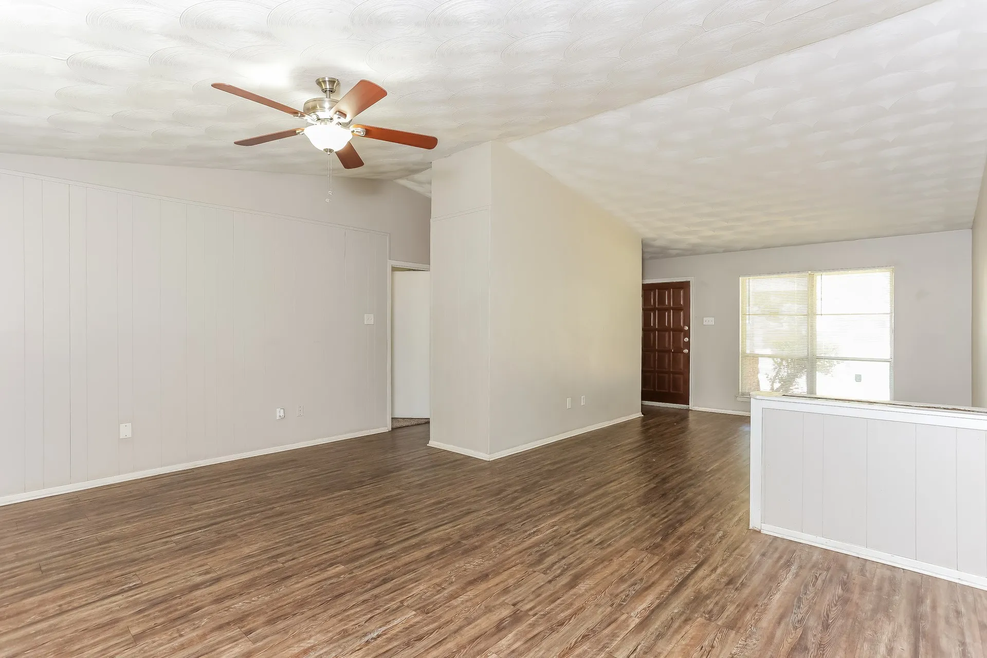 Single Family Residence For Rent in Dallas County , 6318 Songwood Drive, Dallas, Texas 75241, 2 Bedroom, 2 Bathroom, 1 Garage spaces, 1,343 Sqft, built in 1962, mls#21402641, Real Estate Agent in Dallas, Homes For Rent in Dallas county, Homes For Rent in Dallas, Realtor in Dallas Texas, Real Estate Brokerage Independent Realty Texas, Luminita Cordes Realtor