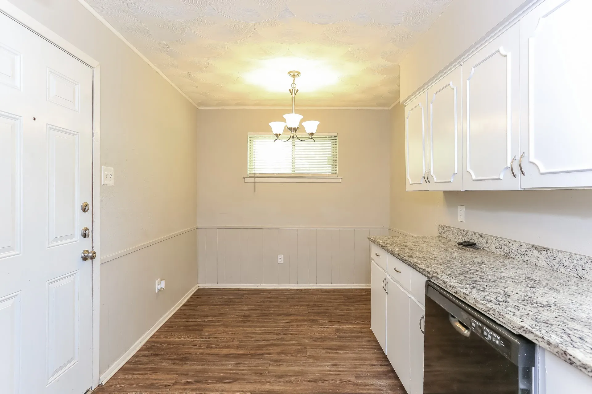 Single Family Residence For Rent in Dallas County , 6318 Songwood Drive, Dallas, Texas 75241, 2 Bedroom, 2 Bathroom, 1 Garage spaces, 1,343 Sqft, built in 1962, mls#21402641, Real Estate Agent in Dallas, Homes For Rent in Dallas county, Homes For Rent in Dallas, Realtor in Dallas Texas, Real Estate Brokerage Independent Realty Texas, Luminita Cordes Realtor