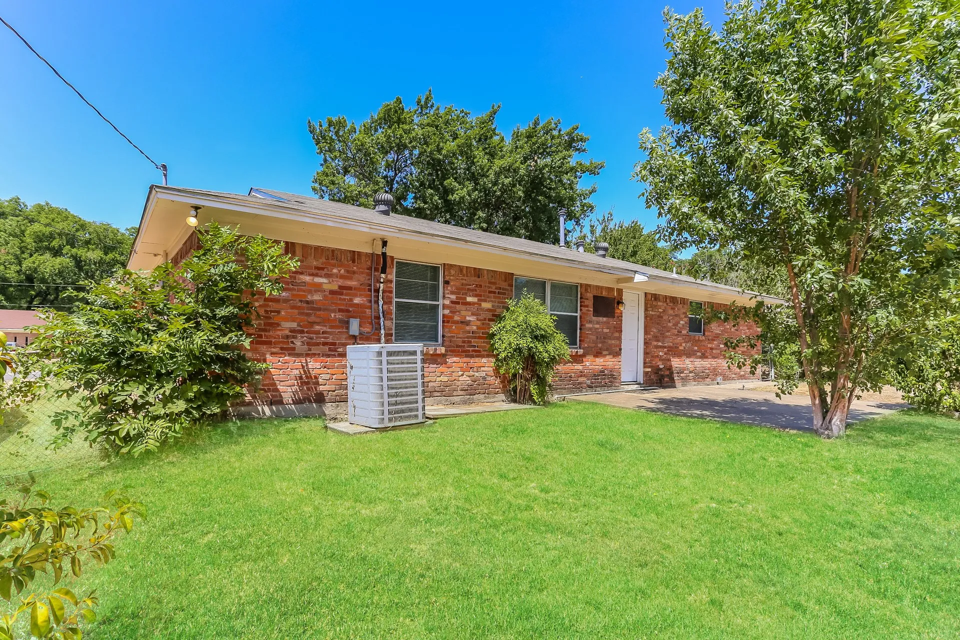 Single Family Residence For Rent in Dallas County , 6318 Songwood Drive, Dallas, Texas 75241, 2 Bedroom, 2 Bathroom, 1 Garage spaces, 1,343 Sqft, built in 1962, mls#21402641, Real Estate Agent in Dallas, Homes For Rent in Dallas county, Homes For Rent in Dallas, Realtor in Dallas Texas, Real Estate Brokerage Independent Realty Texas, Luminita Cordes Realtor