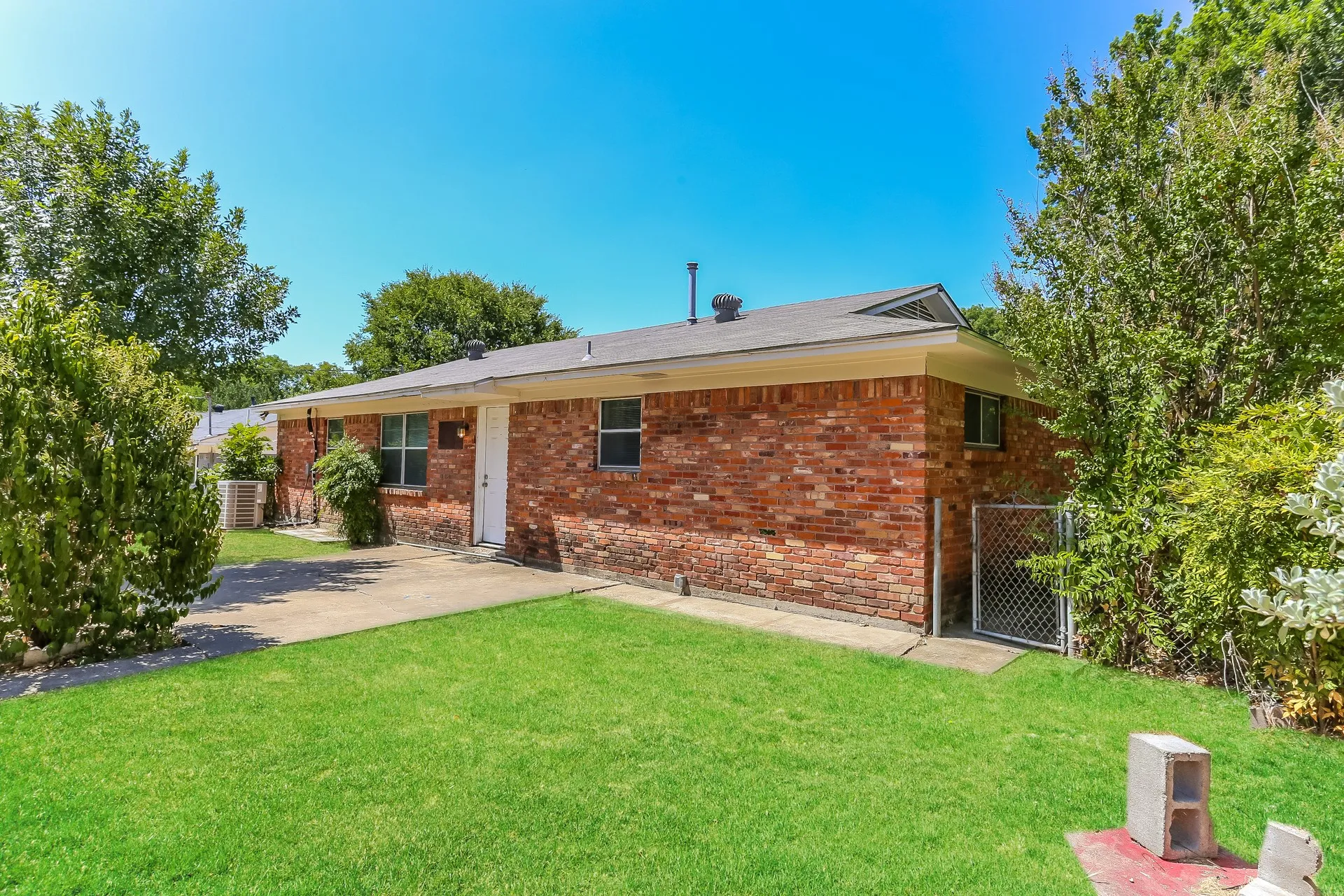 Single Family Residence For Rent in Dallas County , 6318 Songwood Drive, Dallas, Texas 75241, 2 Bedroom, 2 Bathroom, 1 Garage spaces, 1,343 Sqft, built in 1962, mls#21402641, Real Estate Agent in Dallas, Homes For Rent in Dallas county, Homes For Rent in Dallas, Realtor in Dallas Texas, Real Estate Brokerage Independent Realty Texas, Luminita Cordes Realtor