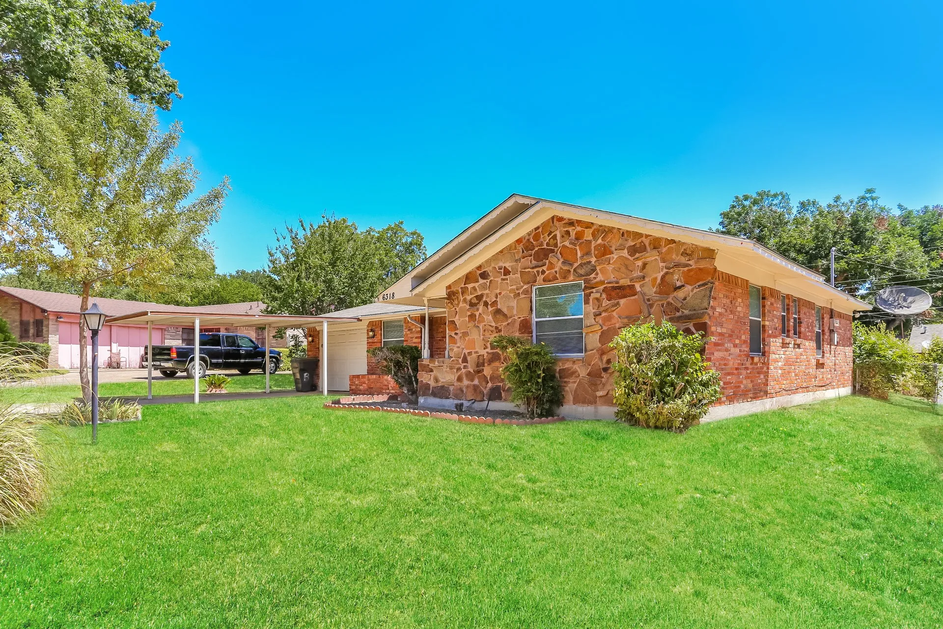 Single Family Residence For Rent in Dallas County , 6318 Songwood Drive, Dallas, Texas 75241, 2 Bedroom, 2 Bathroom, 1 Garage spaces, 1,343 Sqft, built in 1962, mls#21402641, Real Estate Agent in Dallas, Homes For Rent in Dallas county, Homes For Rent in Dallas, Realtor in Dallas Texas, Real Estate Brokerage Independent Realty Texas, Luminita Cordes Realtor