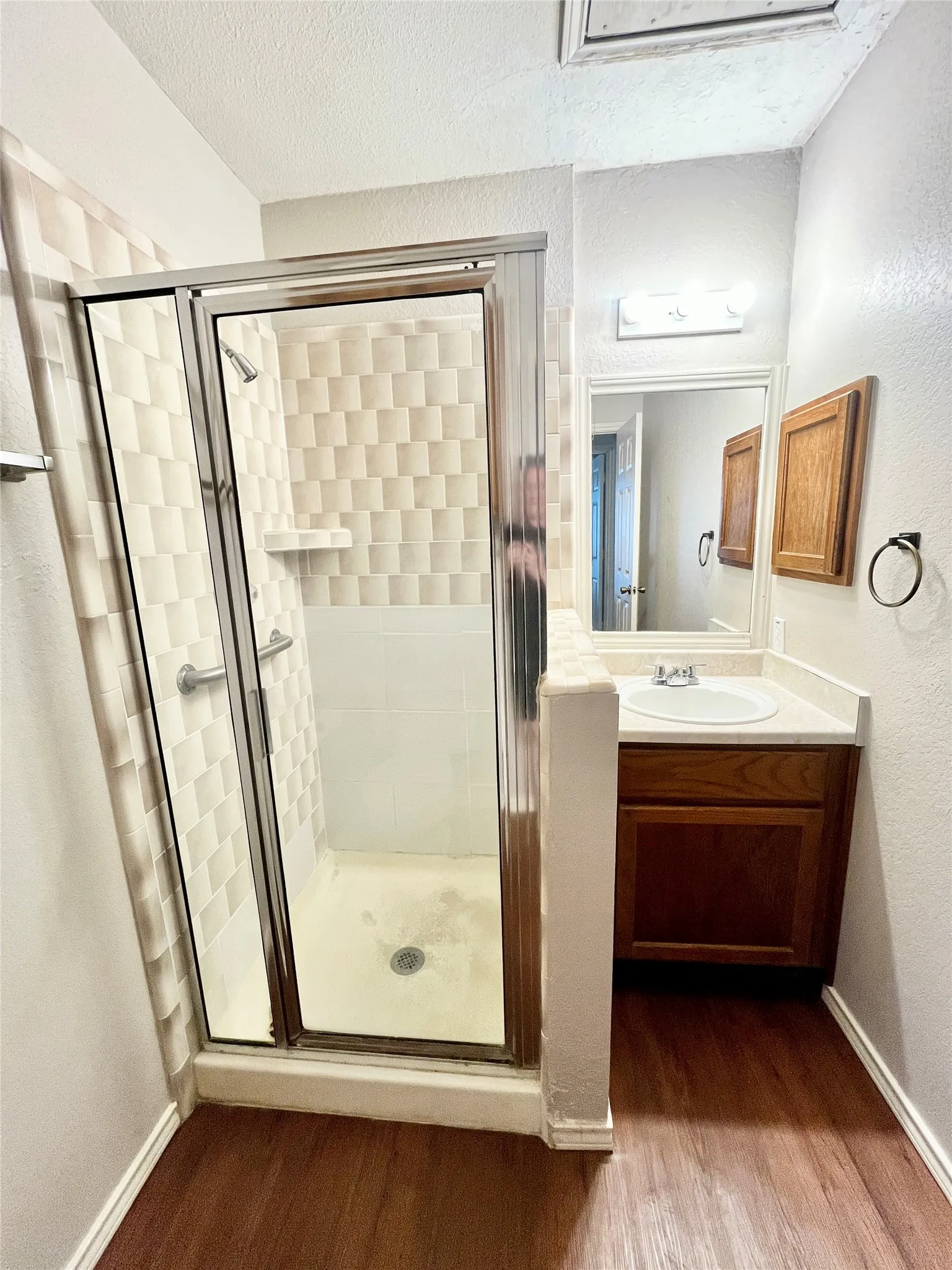 Duplex For Rent in Tarrant County , 5531 Whisper Glen Drive, Arlington, Texas 76017, 3 Bedroom, 2 Bathroom, 2 Garage spaces, 1,004 Sqft, built in 1987, mls#21400406, Real Estate Agent in Arlington, Homes For Rent in Tarrant county, Homes For Rent in Arlington, Realtor in Arlington Texas, Real Estate Brokerage Independent Realty Texas, Luminita Cordes Realtor