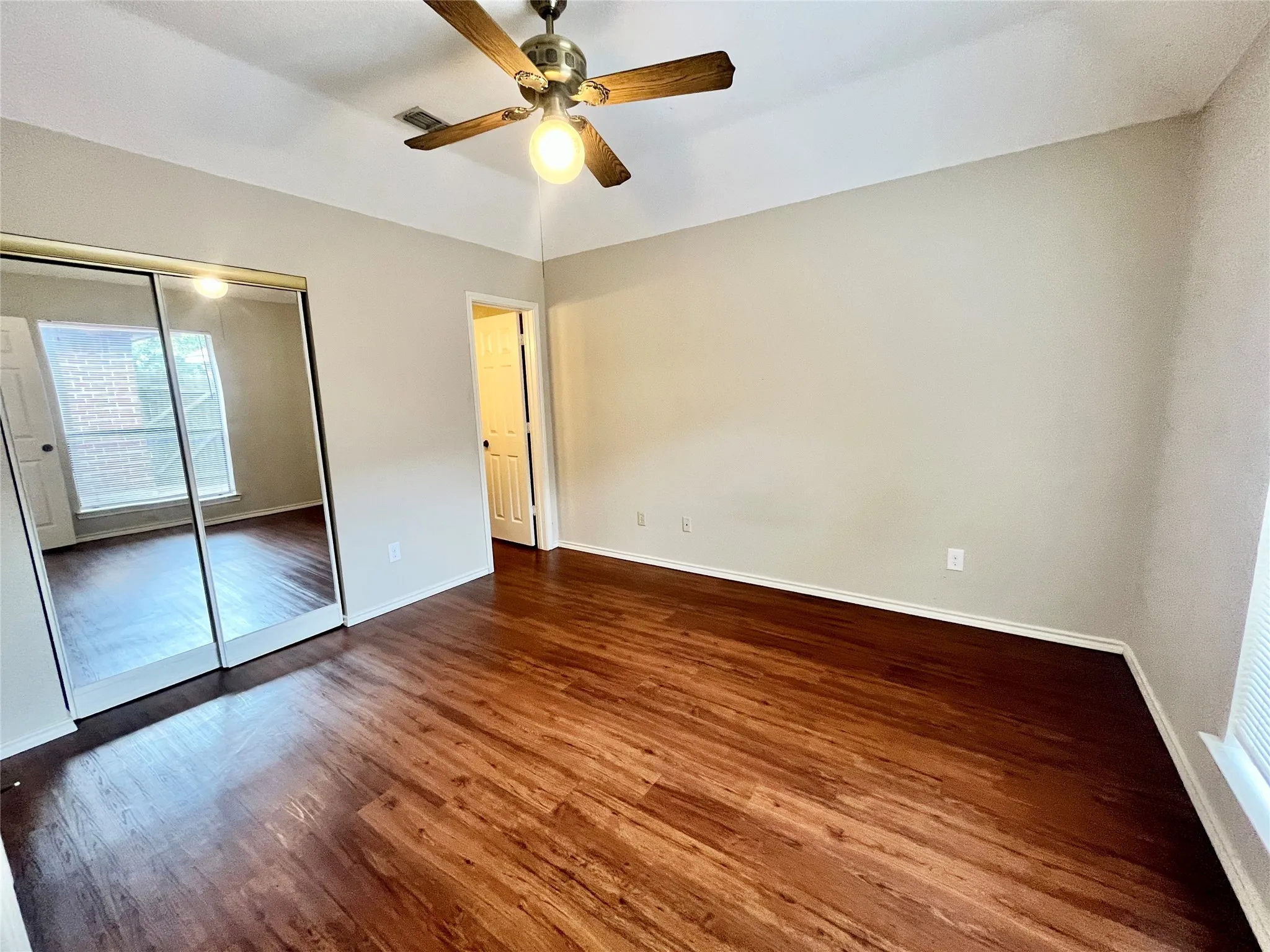 Duplex For Rent in Tarrant County , 5531 Whisper Glen Drive, Arlington, Texas 76017, 3 Bedroom, 2 Bathroom, 2 Garage spaces, 1,004 Sqft, built in 1987, mls#21400406, Real Estate Agent in Arlington, Homes For Rent in Tarrant county, Homes For Rent in Arlington, Realtor in Arlington Texas, Real Estate Brokerage Independent Realty Texas, Luminita Cordes Realtor