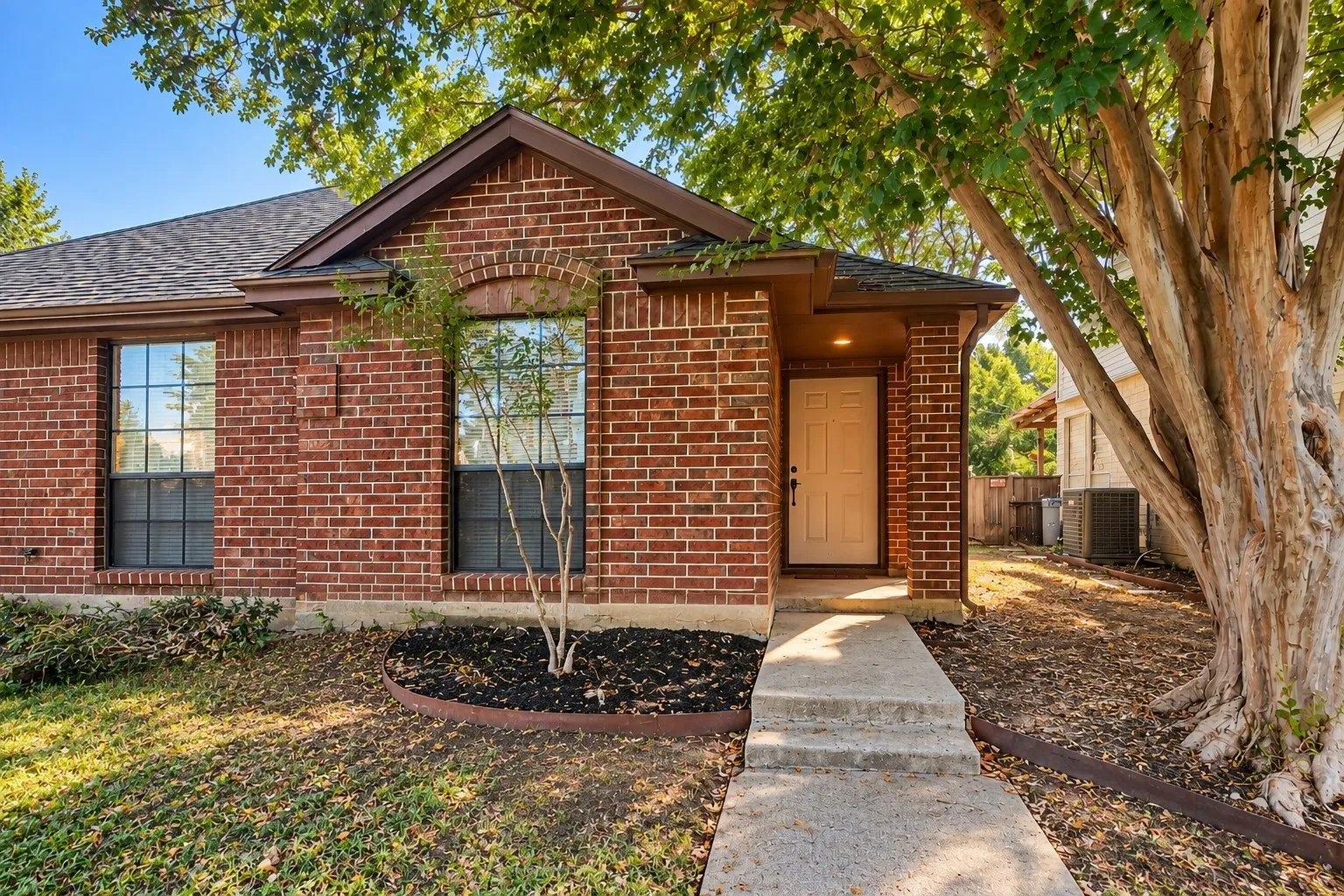 Duplex For Rent in Tarrant County , 5531 Whisper Glen Drive, Arlington, Texas 76017, 3 Bedroom, 2 Bathroom, 2 Garage spaces, 1,004 Sqft, built in 1987, mls#21400406, Real Estate Agent in Arlington, Homes For Rent in Tarrant county, Homes For Rent in Arlington, Realtor in Arlington Texas, Real Estate Brokerage Independent Realty Texas, Luminita Cordes Realtor