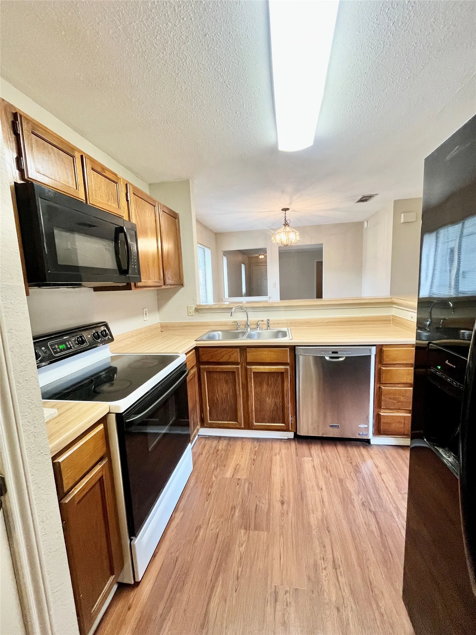 Duplex For Rent in Tarrant County , 5531 Whisper Glen Drive, Arlington, Texas 76017, 3 Bedroom, 2 Bathroom, 2 Garage spaces, 1,004 Sqft, built in 1987, mls#21400406, Real Estate Agent in Arlington, Homes For Rent in Tarrant county, Homes For Rent in Arlington, Realtor in Arlington Texas, Real Estate Brokerage Independent Realty Texas, Luminita Cordes Realtor