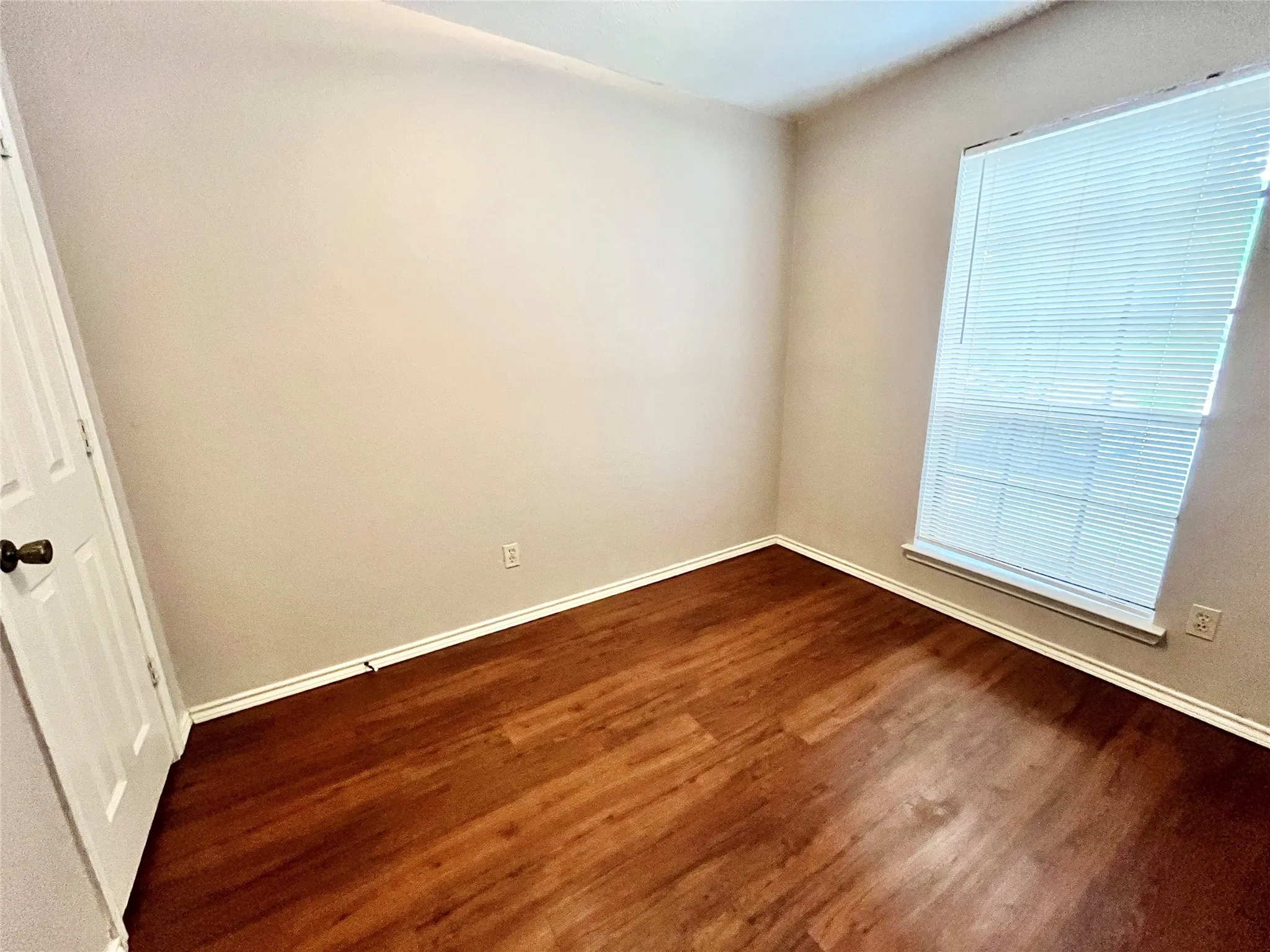 Duplex For Rent in Tarrant County , 5531 Whisper Glen Drive, Arlington, Texas 76017, 3 Bedroom, 2 Bathroom, 2 Garage spaces, 1,004 Sqft, built in 1987, mls#21400406, Real Estate Agent in Arlington, Homes For Rent in Tarrant county, Homes For Rent in Arlington, Realtor in Arlington Texas, Real Estate Brokerage Independent Realty Texas, Luminita Cordes Realtor