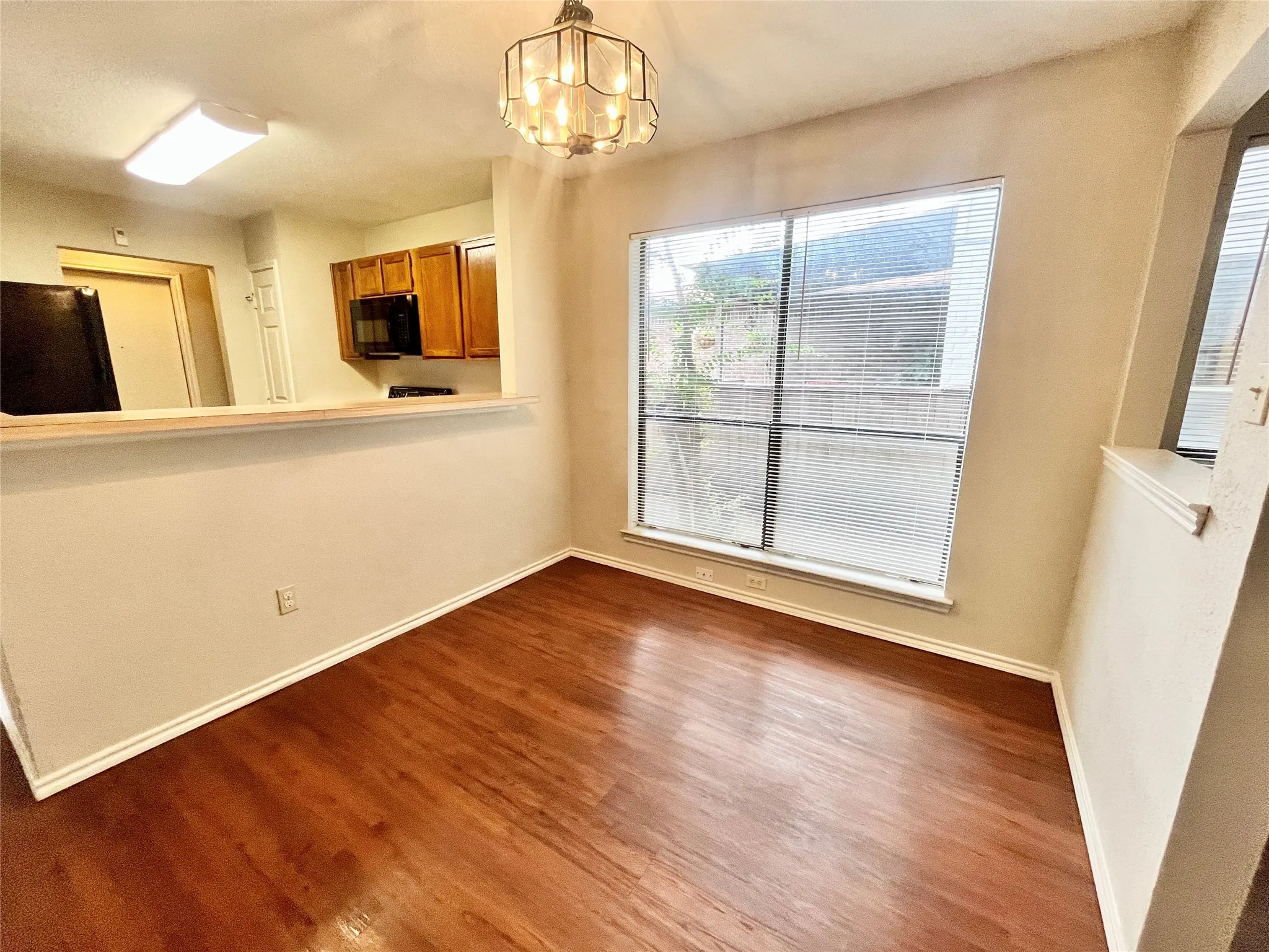 Duplex For Rent in Tarrant County , 5531 Whisper Glen Drive, Arlington, Texas 76017, 3 Bedroom, 2 Bathroom, 2 Garage spaces, 1,004 Sqft, built in 1987, mls#21400406, Real Estate Agent in Arlington, Homes For Rent in Tarrant county, Homes For Rent in Arlington, Realtor in Arlington Texas, Real Estate Brokerage Independent Realty Texas, Luminita Cordes Realtor