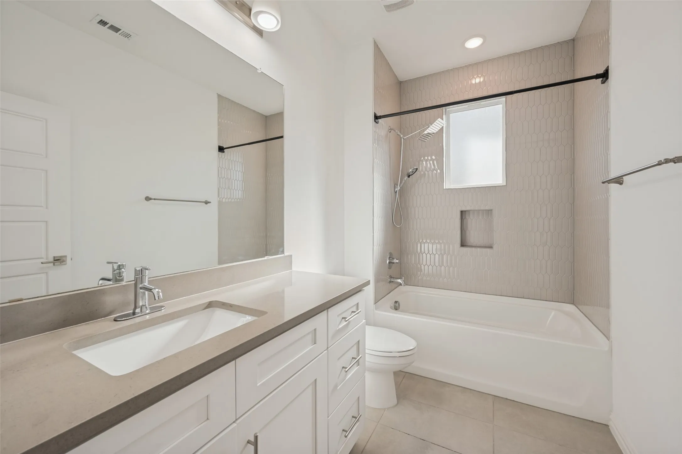 Townhouse For Sale in Dallas County , 2008 Bethlehem Street, Irving, Texas 75061, 3 Bedroom, 3 Bathroom, 2 Garage spaces, 1,869 Sqft, built in 2020, mls#21400503, Real Estate Agent in Irving, Homes For Sale in Dallas county, Homes For Sale in Irving, Realtor in Irving Texas, Real Estate Brokerage Independent Realty Texas, Luminita Cordes Realtor
