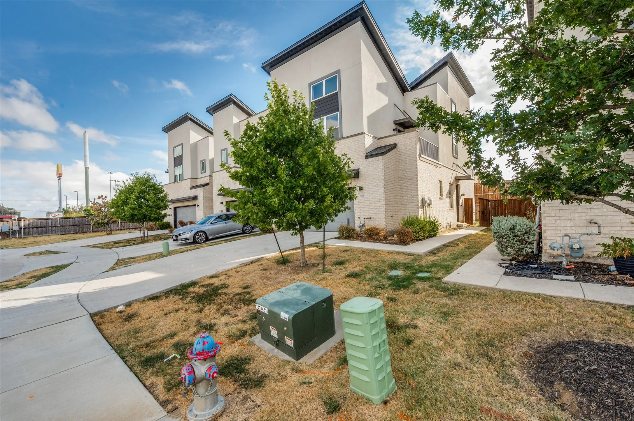 Townhouse For Sale in Dallas County , 2008 Bethlehem Street, Irving, Texas 75061, 3 Bedroom, 3 Bathroom, 2 Garage spaces, 1,869 Sqft, built in 2020, mls#21400503, Real Estate Agent in Irving, Homes For Sale in Dallas county, Homes For Sale in Irving, Realtor in Irving Texas, Real Estate Brokerage Independent Realty Texas, Luminita Cordes Realtor