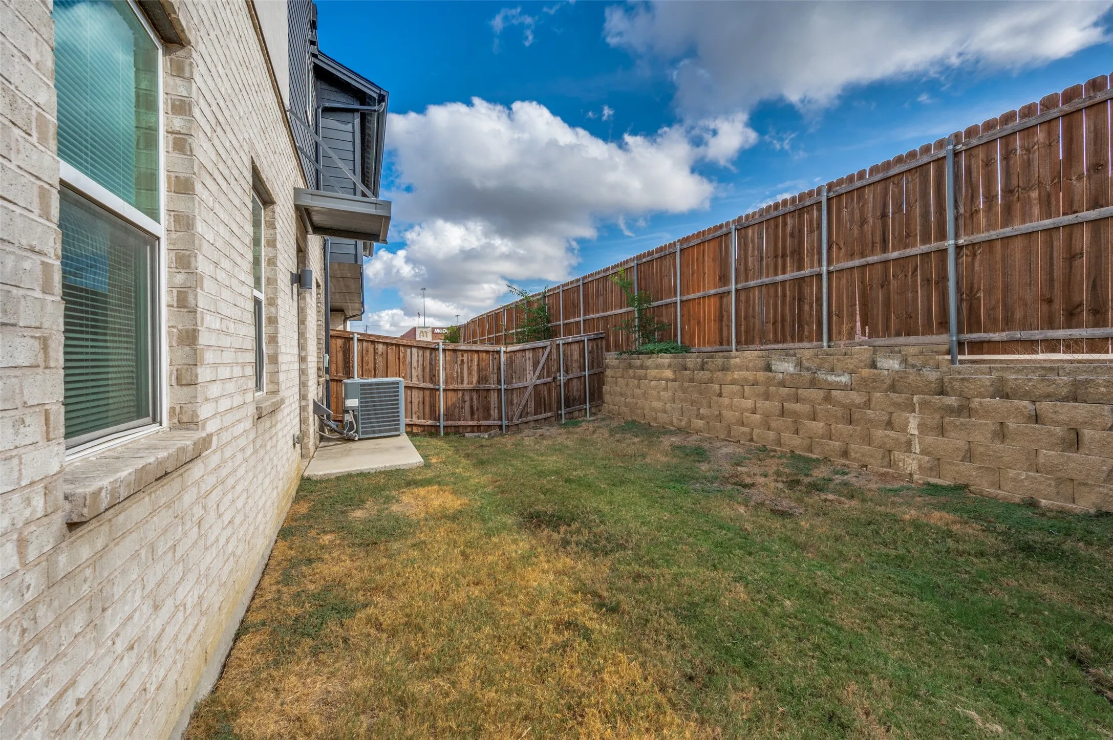 Townhouse For Sale in Dallas County , 2008 Bethlehem Street, Irving, Texas 75061, 3 Bedroom, 3 Bathroom, 2 Garage spaces, 1,869 Sqft, built in 2020, mls#21400503, Real Estate Agent in Irving, Homes For Sale in Dallas county, Homes For Sale in Irving, Realtor in Irving Texas, Real Estate Brokerage Independent Realty Texas, Luminita Cordes Realtor