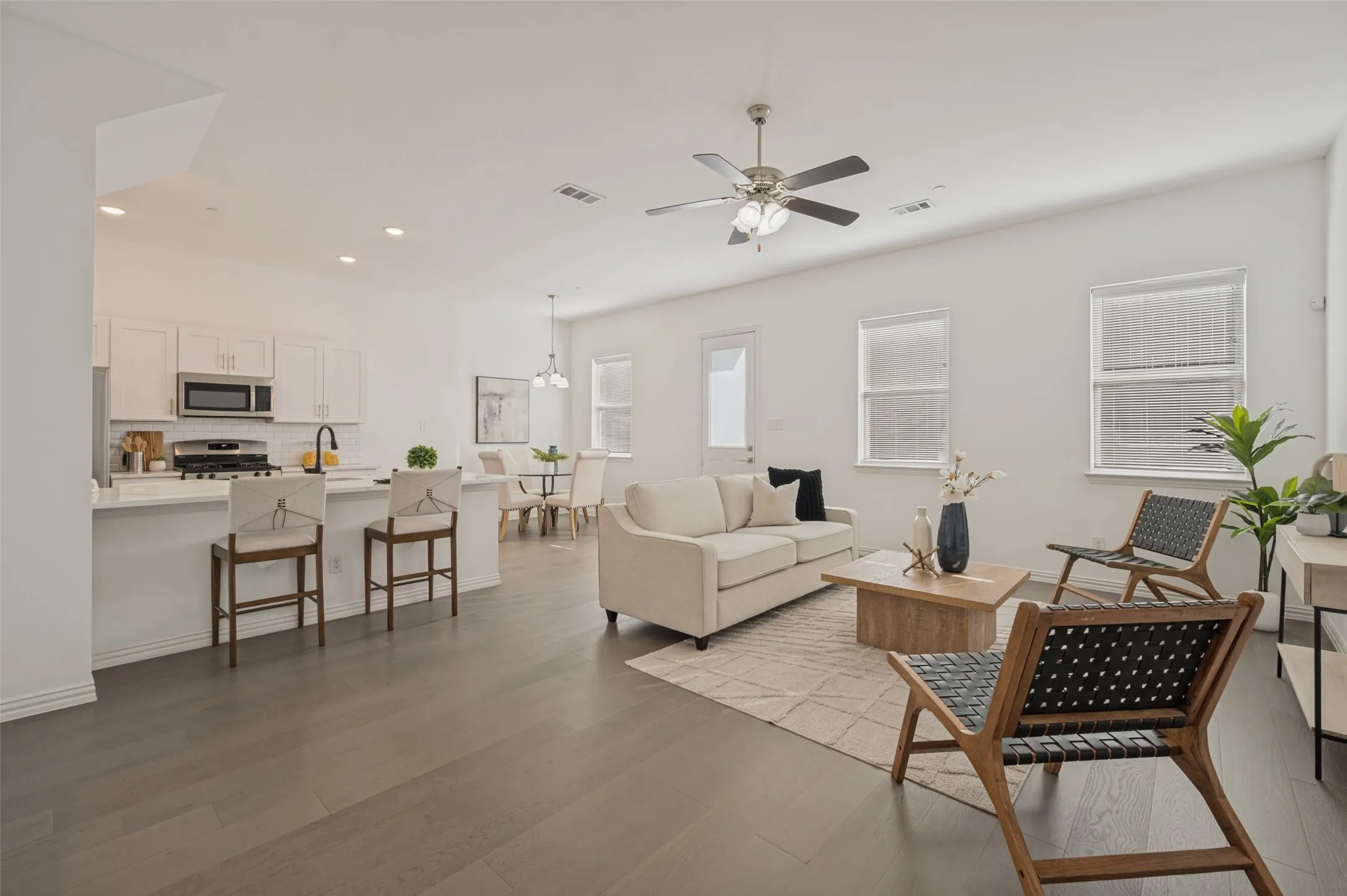 Townhouse For Sale in Dallas County , 2008 Bethlehem Street, Irving, Texas 75061, 3 Bedroom, 3 Bathroom, 2 Garage spaces, 1,869 Sqft, built in 2020, mls#21400503, Real Estate Agent in Irving, Homes For Sale in Dallas county, Homes For Sale in Irving, Realtor in Irving Texas, Real Estate Brokerage Independent Realty Texas, Luminita Cordes Realtor